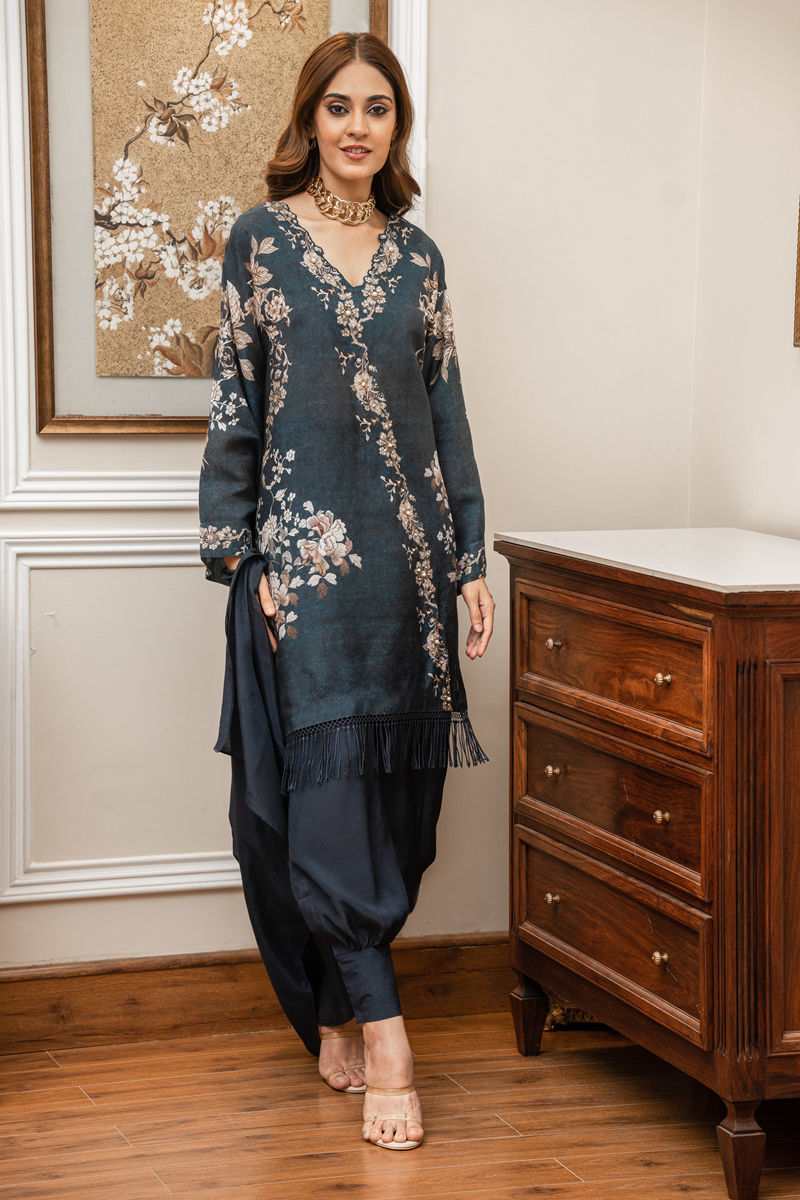 Shamaeel Ansari | Essentials 25 | TL-04 - Pakistani Designer Dress - by Shamaeel Ansari - Type : Ladies Clothes - 100% Original at Saira Sultan