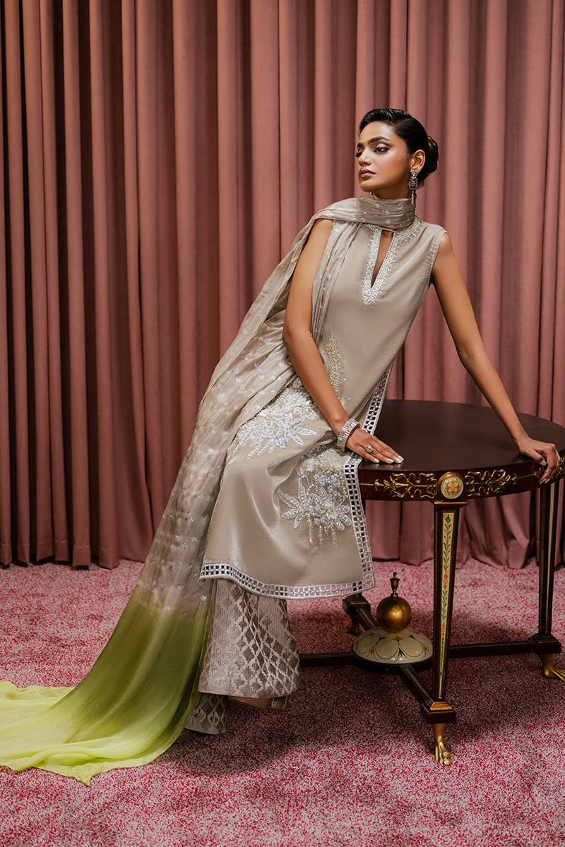 Haute Form | Rose Winter Plush | Succulent M Off White Velvet