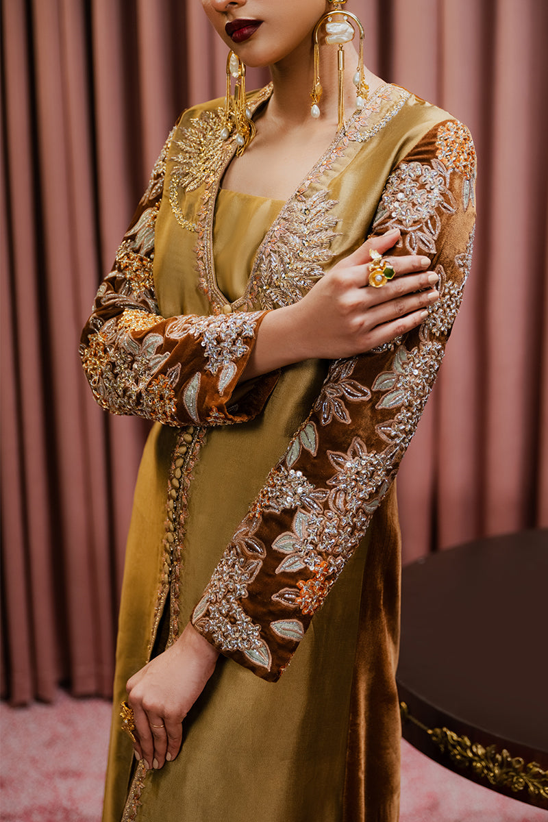 Haute Form | Rose Winter Plush | Heart of Gold M Brown Velvet