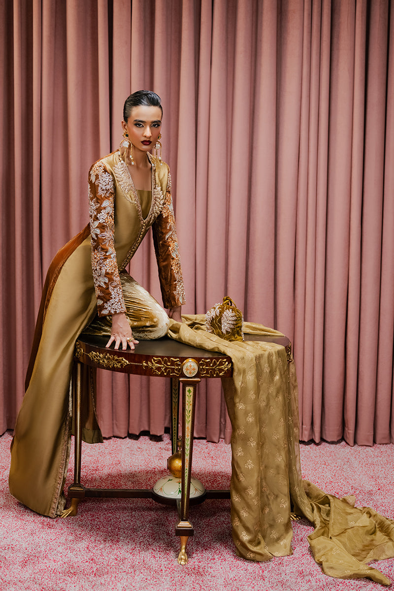 Haute Form | Rose Winter Plush | Heart of Gold L Brown Velvet