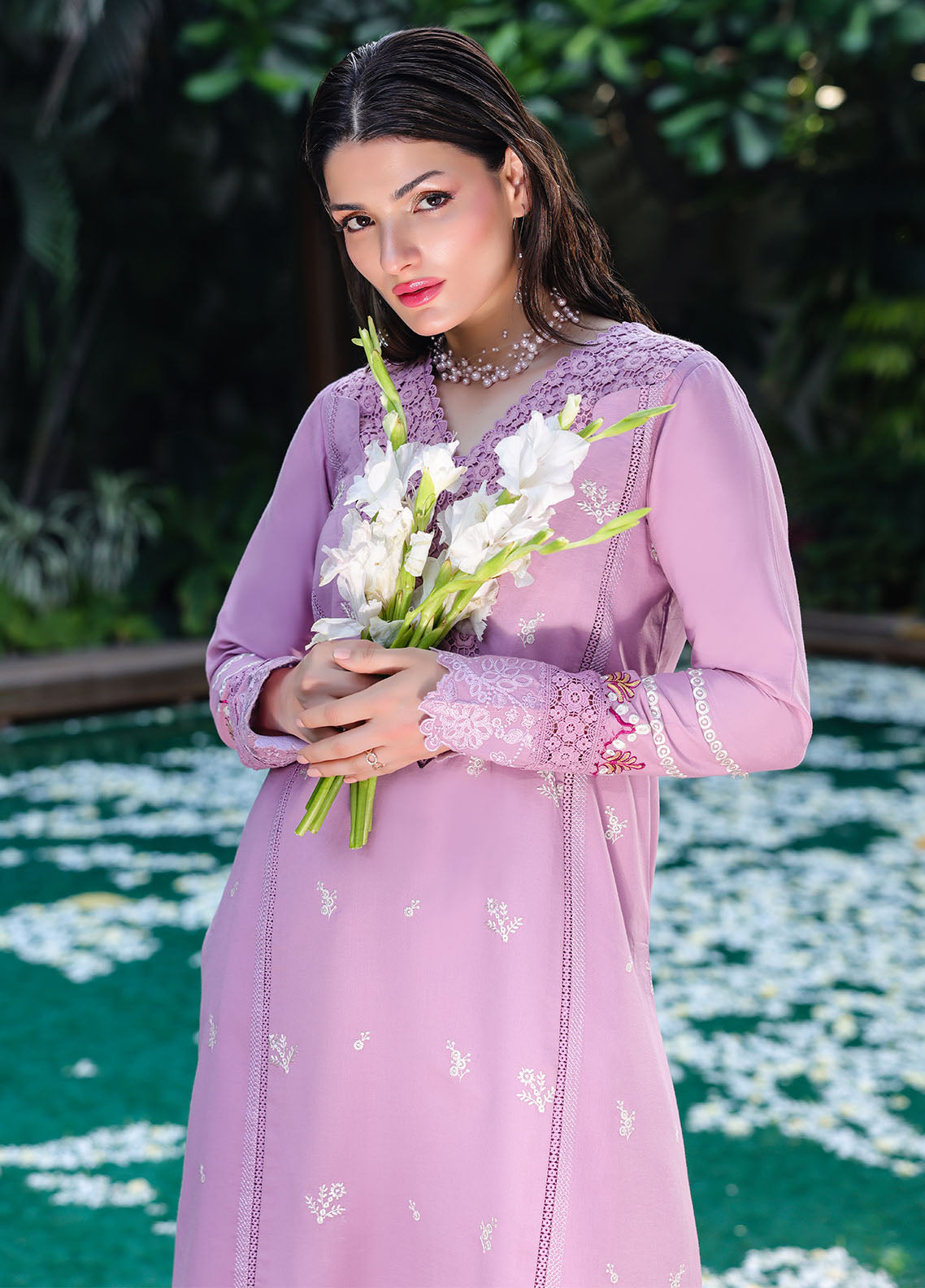 Sahane | Lovent Embroidered Pret 25 | ME23002 Helena L Lilac Lawn