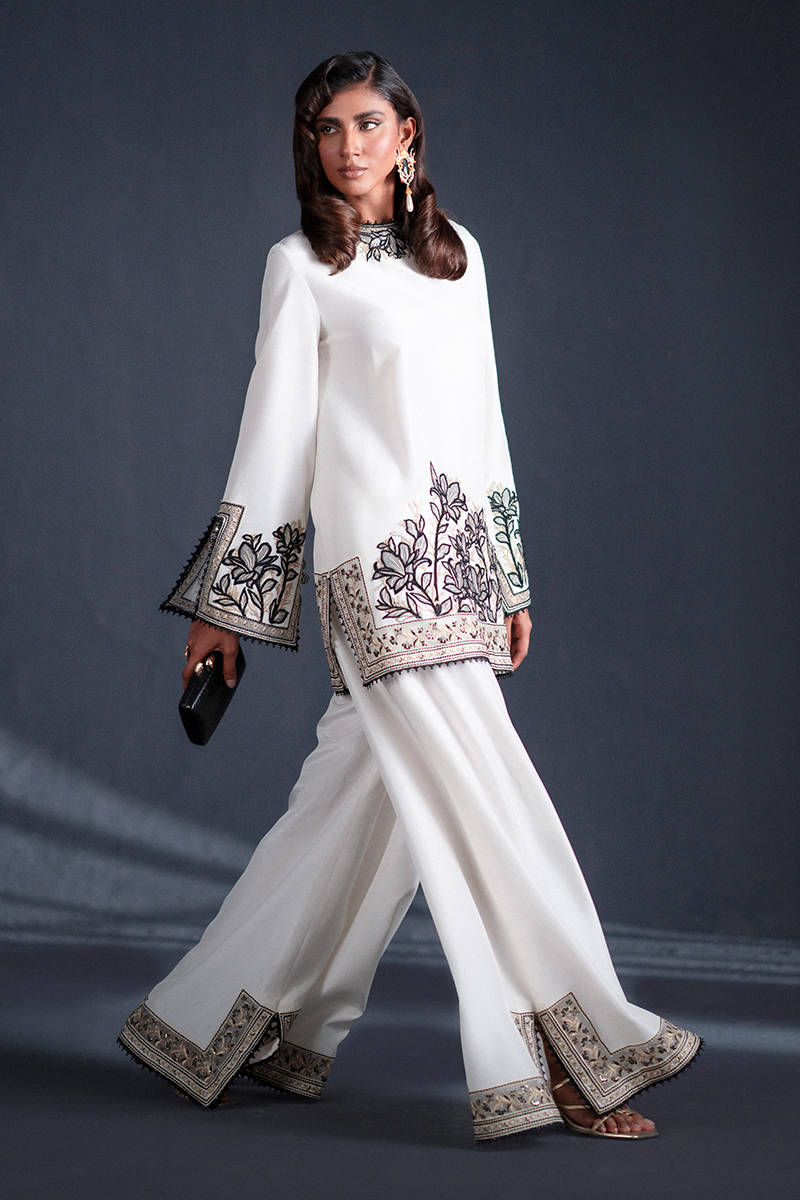MNR | Chai Coffee Luxury Pret | Silken Tea S White