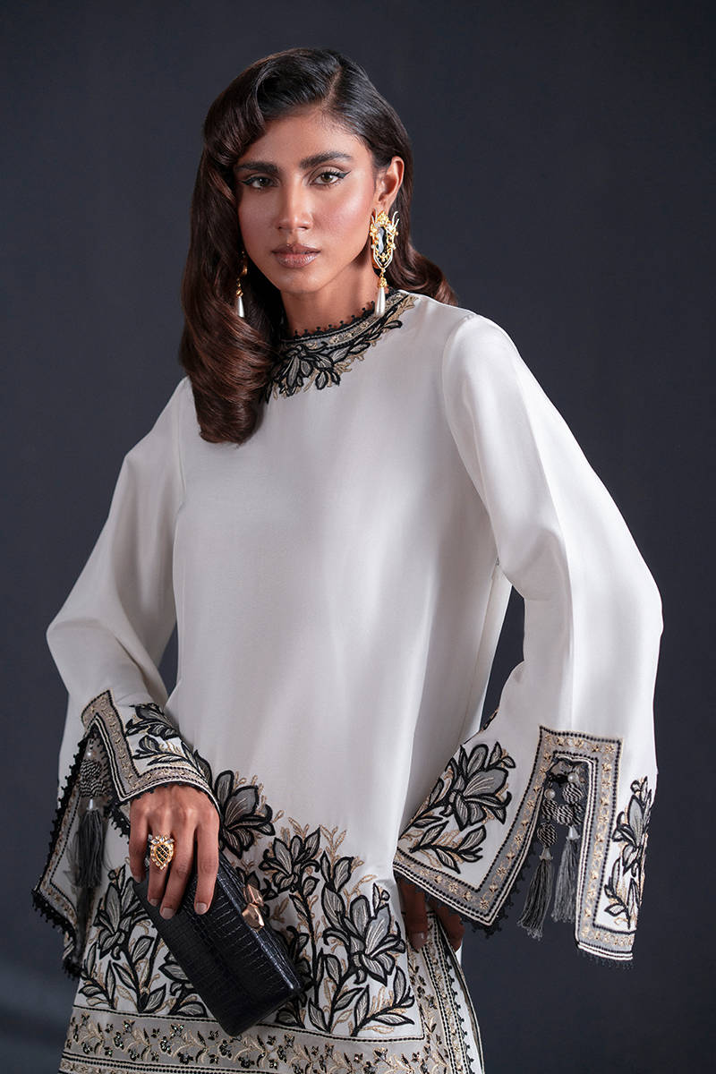 MNR | Chai Coffee Luxury Pret | Silken Tea L White