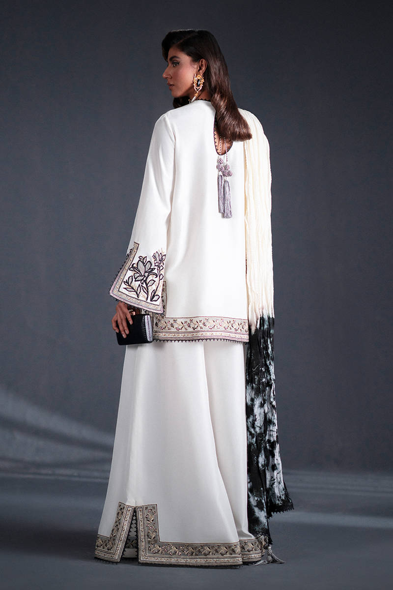 MNR | Chai Coffee Luxury Pret | Silken Tea M White