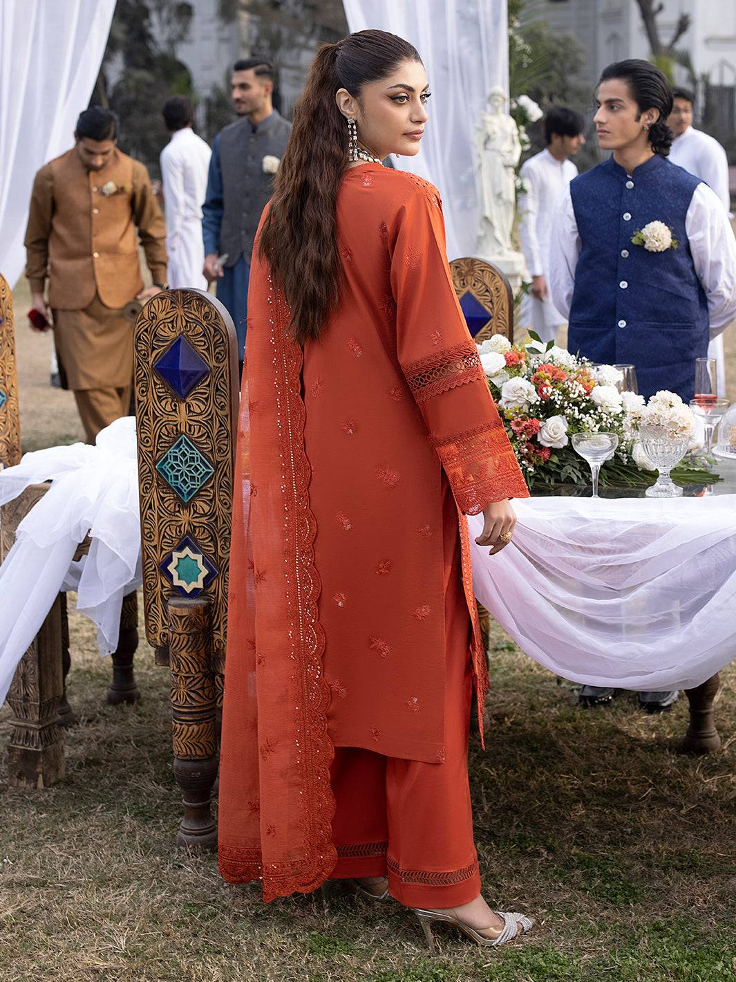 Mahnur | Mahrukh Luxury Lawn 24 | IRIS - Pakistani Designer Dress - by Mahnur | Type: Luxury - 100% Original at Saira Sultan