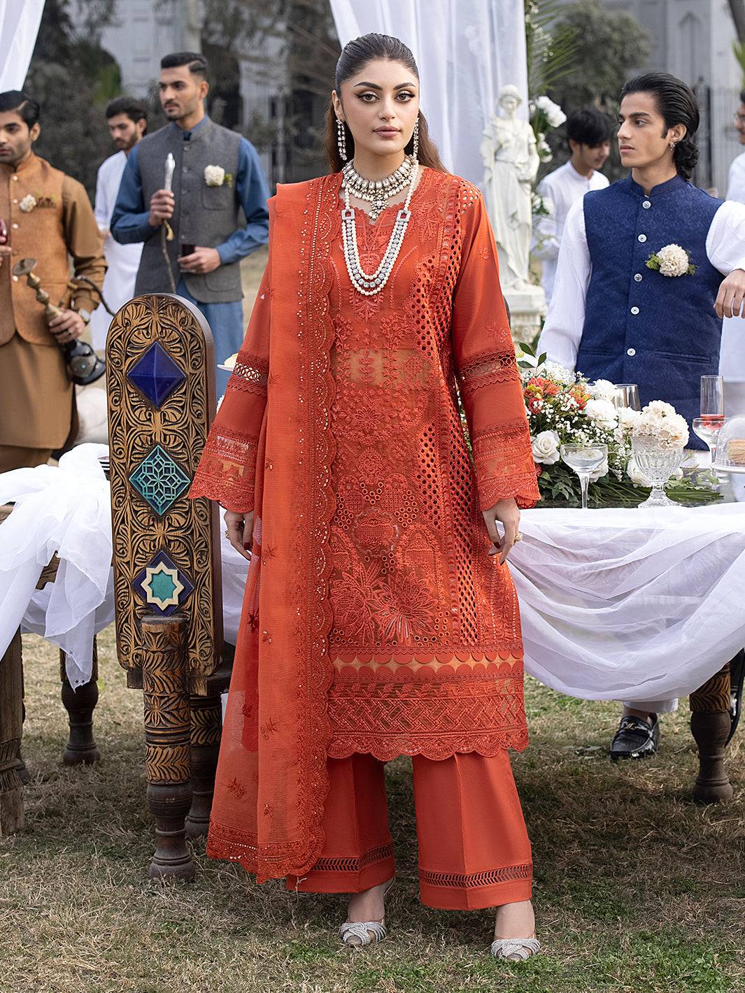 Mahnur | Mahrukh Luxury Lawn 24 | IRIS - Pakistani Designer Dress - by Mahnur | Type: Luxury - 100% Original at Saira Sultan