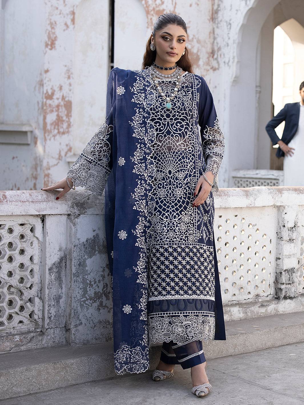 Mahnur | Mahrukh Luxury Lawn 24 | DUSK - Pakistani Designer Dress - by Mahnur | Type: Luxury - 100% Original at Saira Sultan