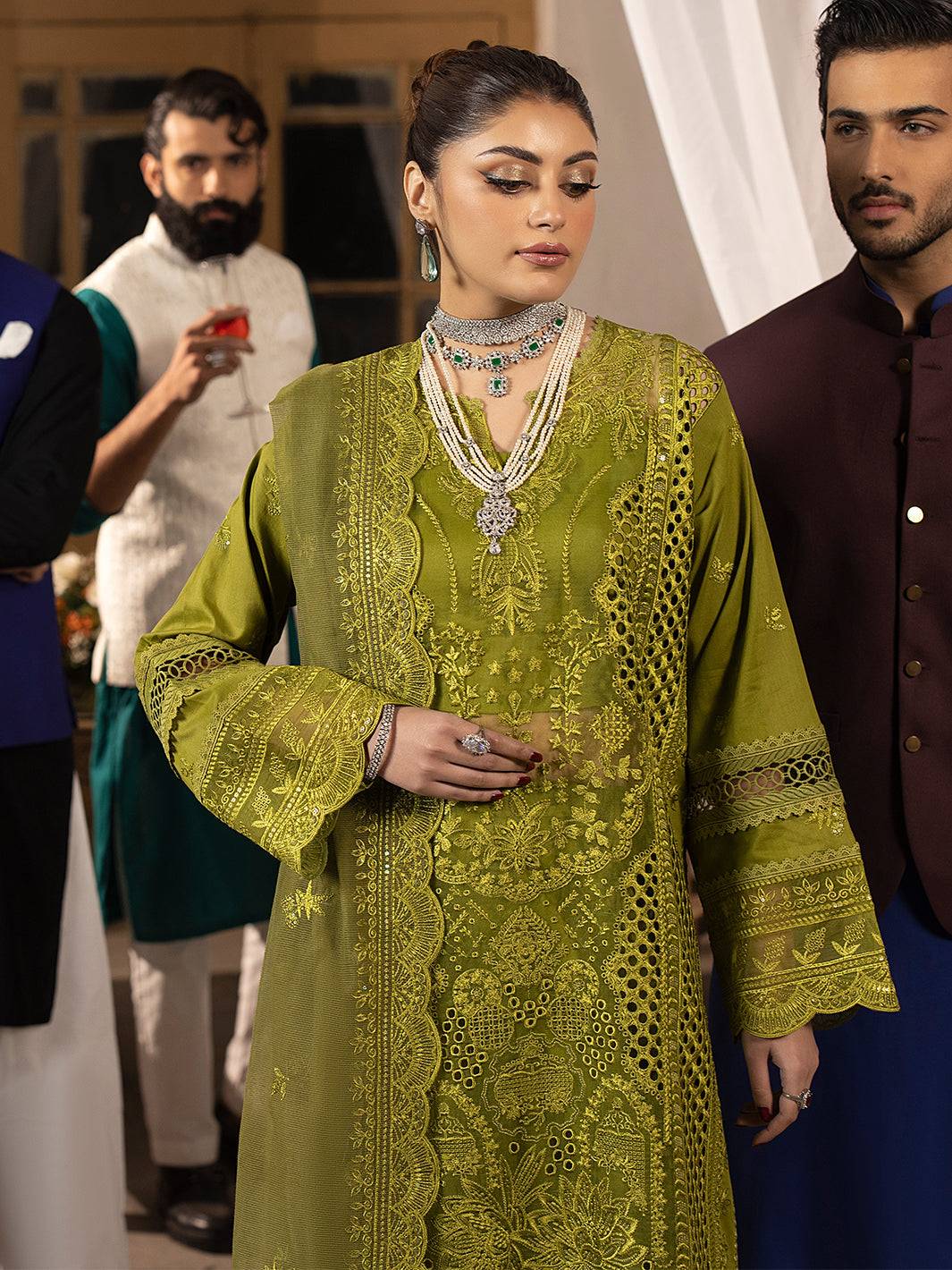 Mahnur | Mahrukh Luxury Lawn 24 | MALVA - Pakistani Designer Dress - by Mahnur | Type: Luxury - 100% Original at Saira Sultan