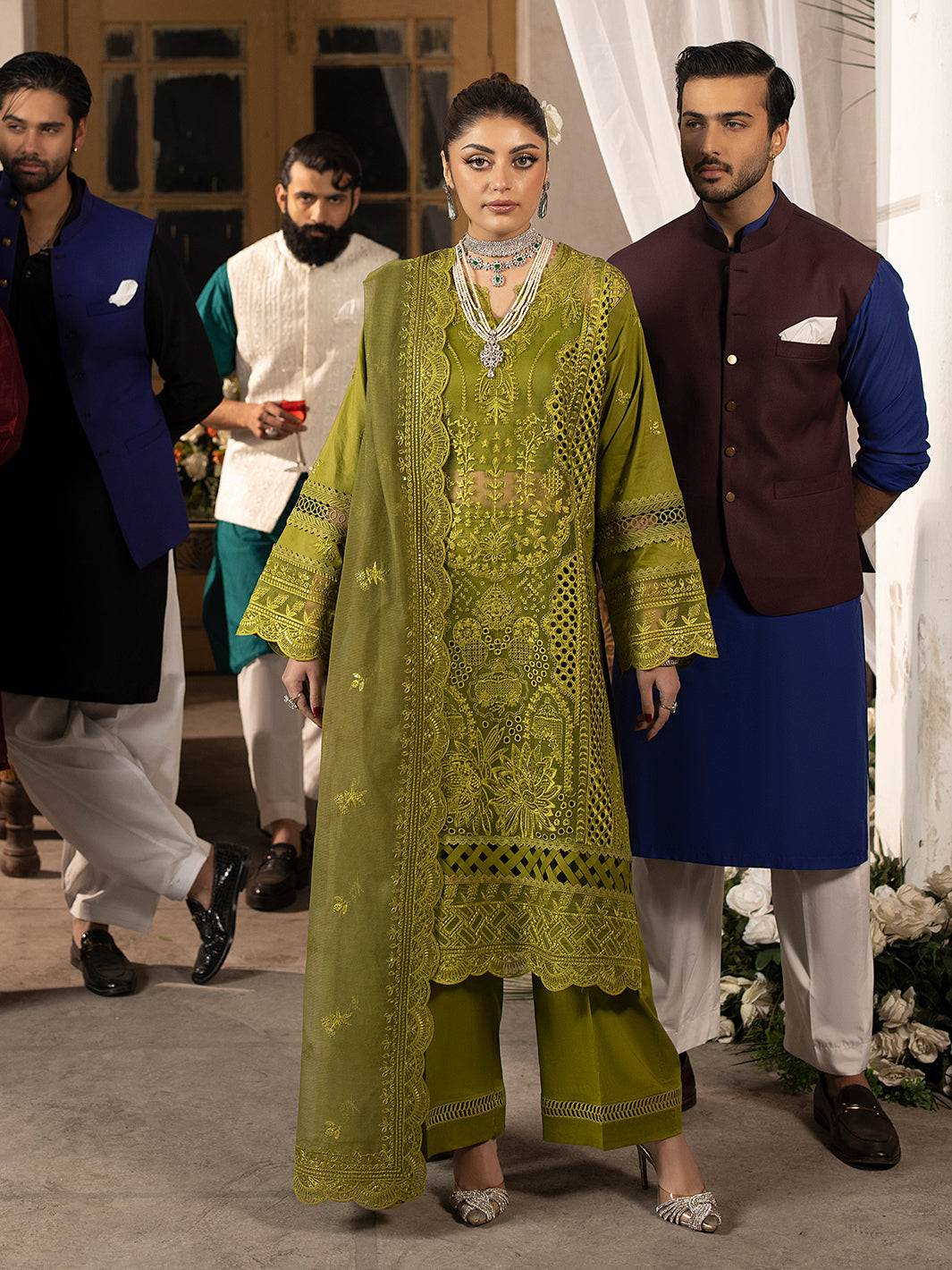 Mahnur | Mahrukh Luxury Lawn 24 | MALVA - Pakistani Designer Dress - by Mahnur | Type: Luxury - 100% Original at Saira Sultan