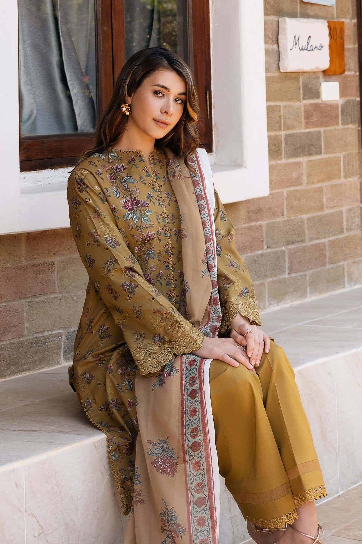 Afrozeh | Damask The Holiday Edit 25 | Lorien B Custom Size Mustard Lawn