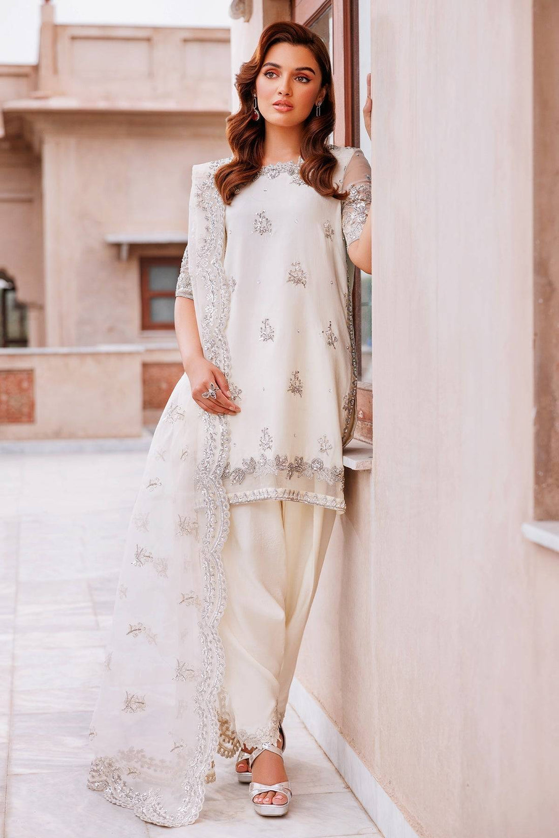 Mina Kashif | Shahbano Luxury Pret 24 | Izea - Pakistani Designer Dress - by Mina Kashif | Type: Luxury - 100% Original at Saira Sultan