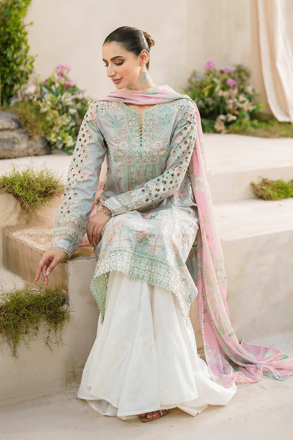 Iznik | Festive lawn 24 | SFL-07 - Pakistani Designer Dress - by Iznik | Type: Luxury - 100% Original at Saira Sultan