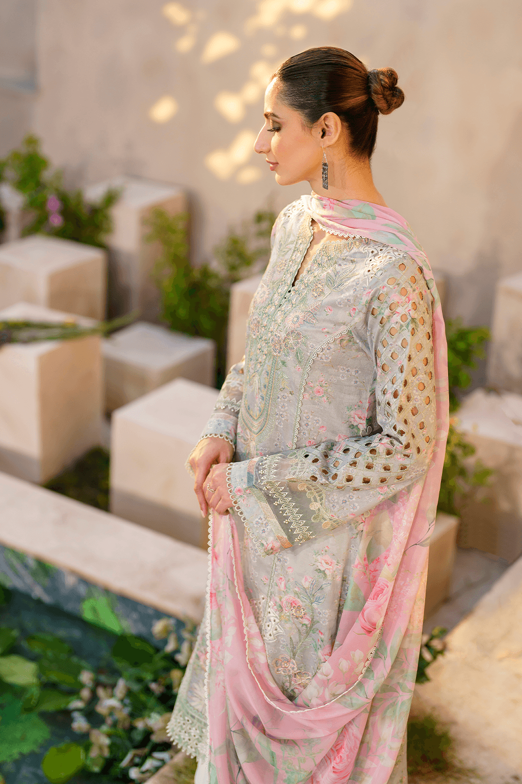 Iznik | Festive lawn 24 | SFL-07 - Pakistani Designer Dress - by Iznik | Type: Luxury - 100% Original at Saira Sultan
