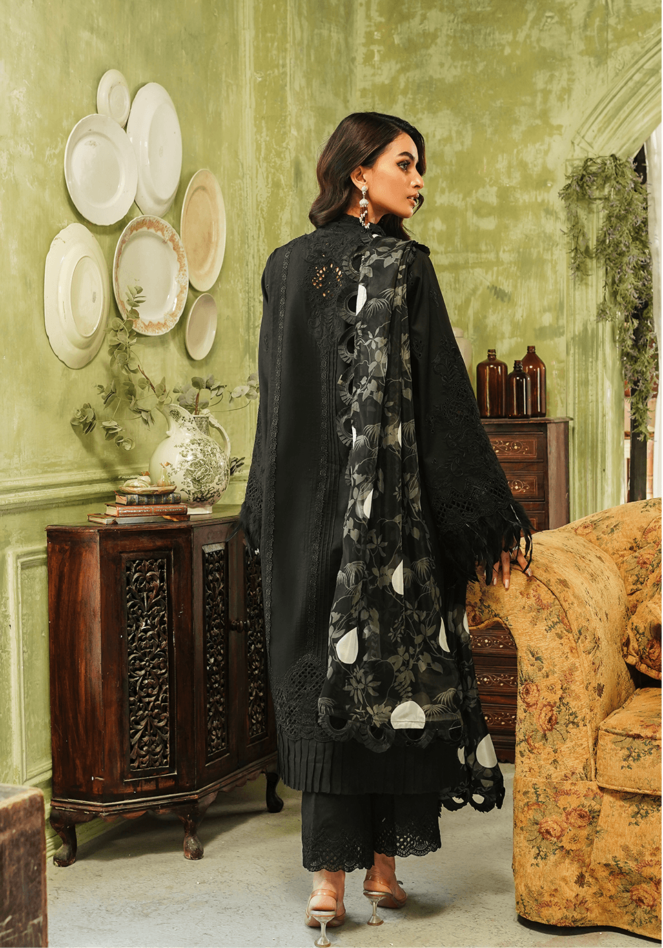 Zarqash | Tresor Luxury Lawn 24 | ZQT 005 MIDNIGHT - Pakistani Designer Dress - by Zarqash | Type: Luxury - 100% Original at Saira Sultan