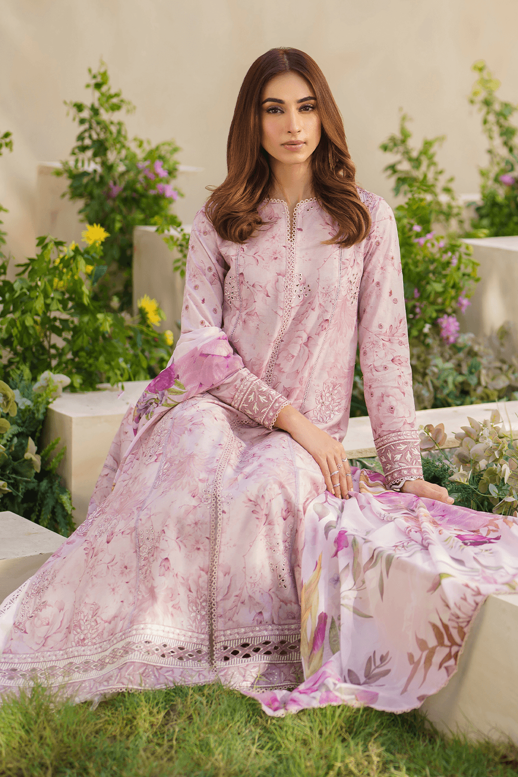 Iznik | Festive lawn 24 | SFL-06 - Pakistani Designer Dress - by Iznik | Type: Luxury - 100% Original at Saira Sultan