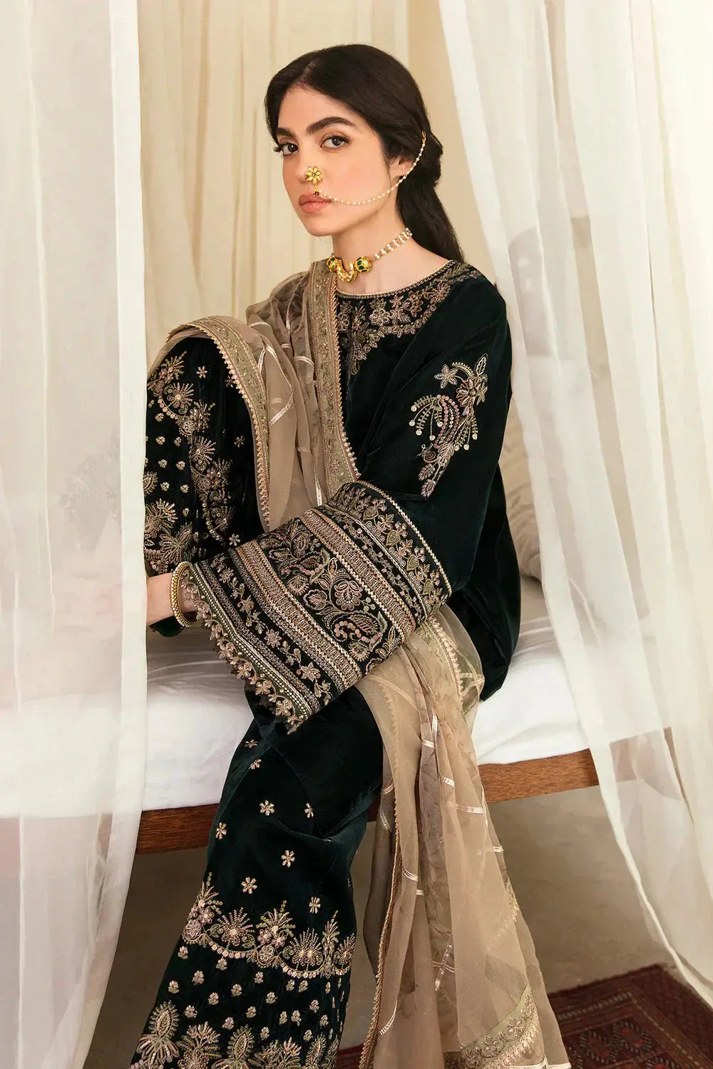 Baroque | Jahanara Luxury Velvet 23 | UF-249 - Pakistani Designer Dress - by Baroque | Type: Formal - 100% Original at Saira Sultan