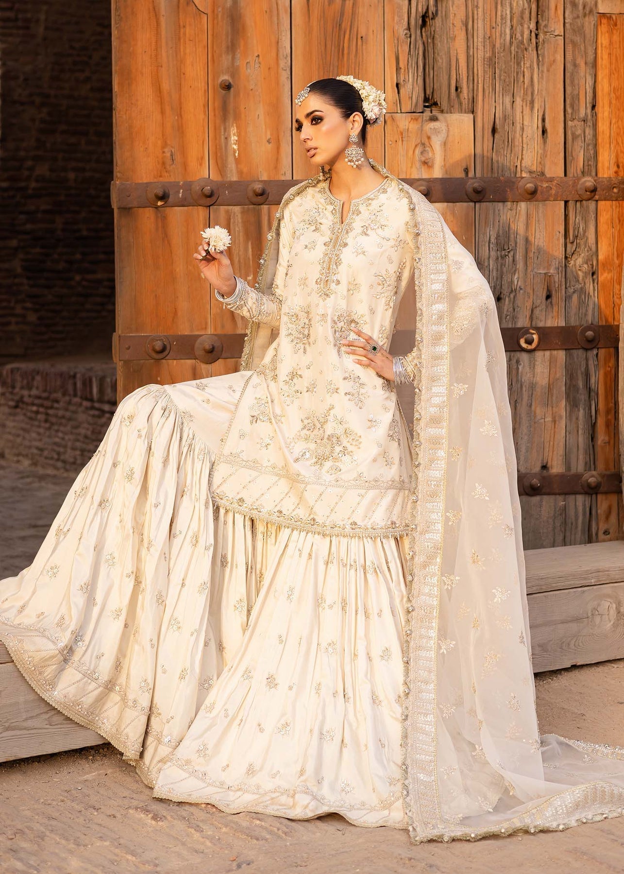 Akbar Aslam | Dastaan Luxury Formals | Roshaneh XL Off White Silk