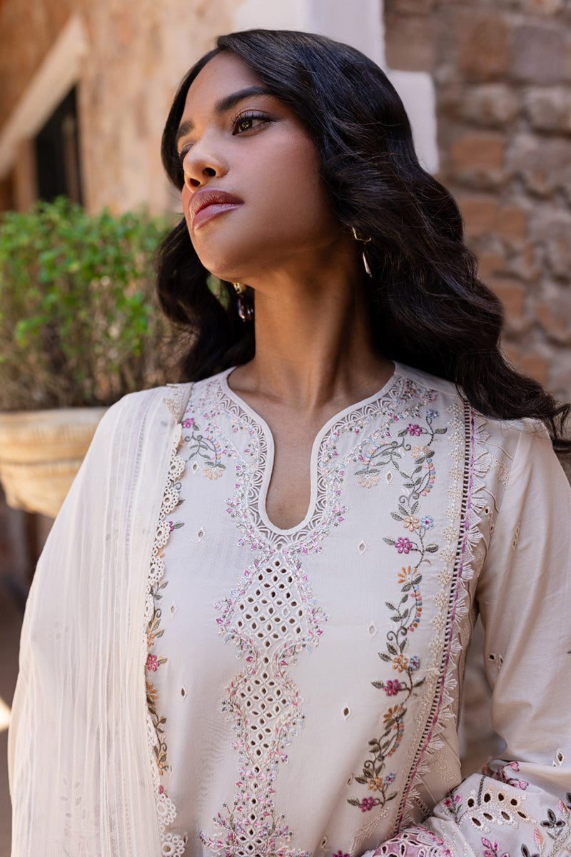 Qalamkar | Q Line Lawn 25 | QM-02 Cheri L White Lawn