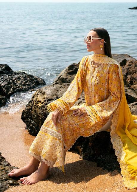 kanwal Malik | Mayal Luxury Lawn | Elara - Pakistani Designer Dress - by Kanwal Malik | Type: Luxury - 100% Original at Saira Sultan