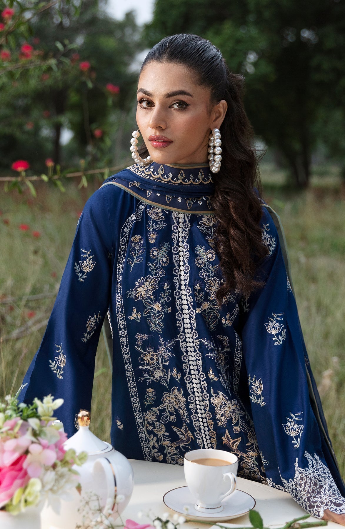 Zevk | Flora Festive Lawn | DAISY M