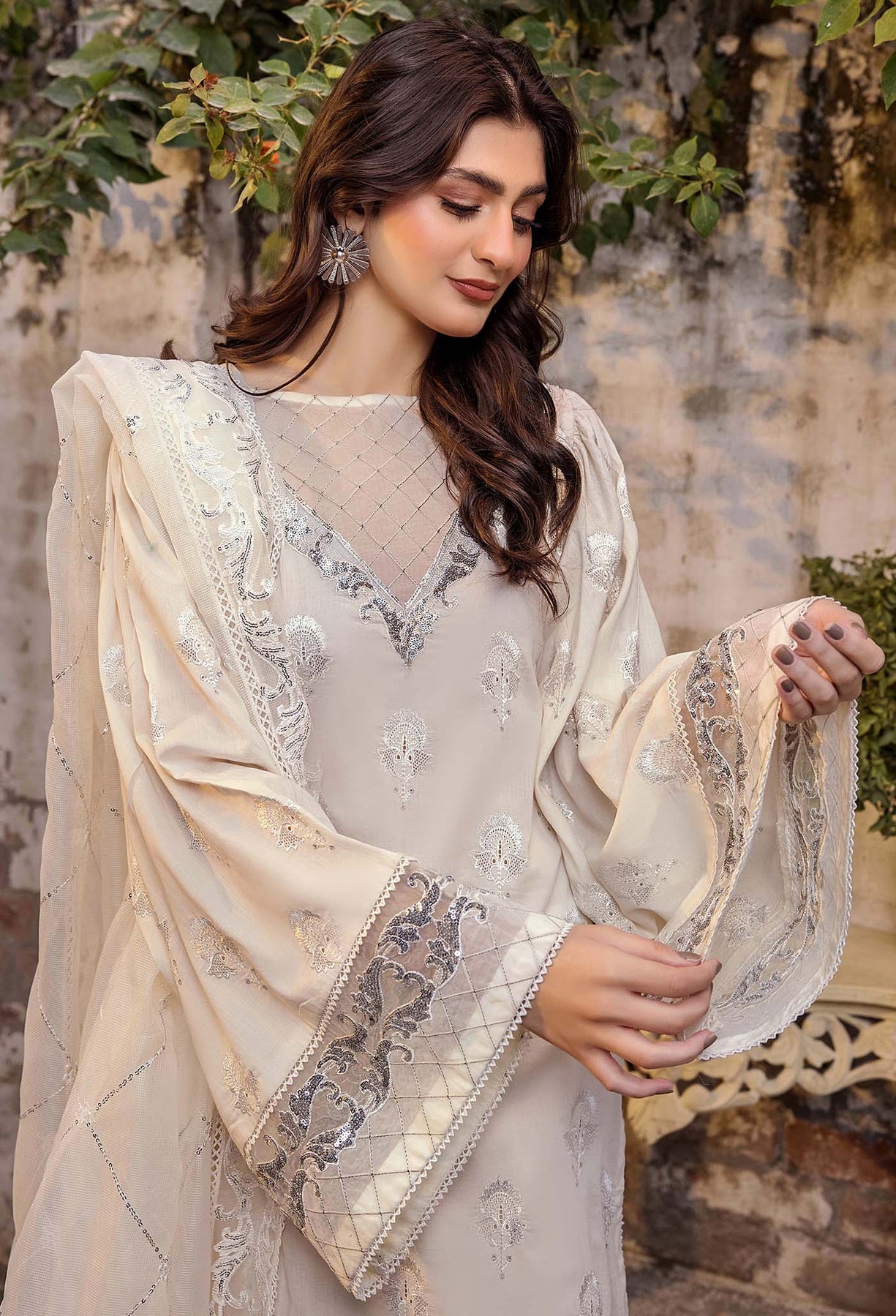 Adans Libas | Chikankari 25 | 4771 L Off White Lawn
