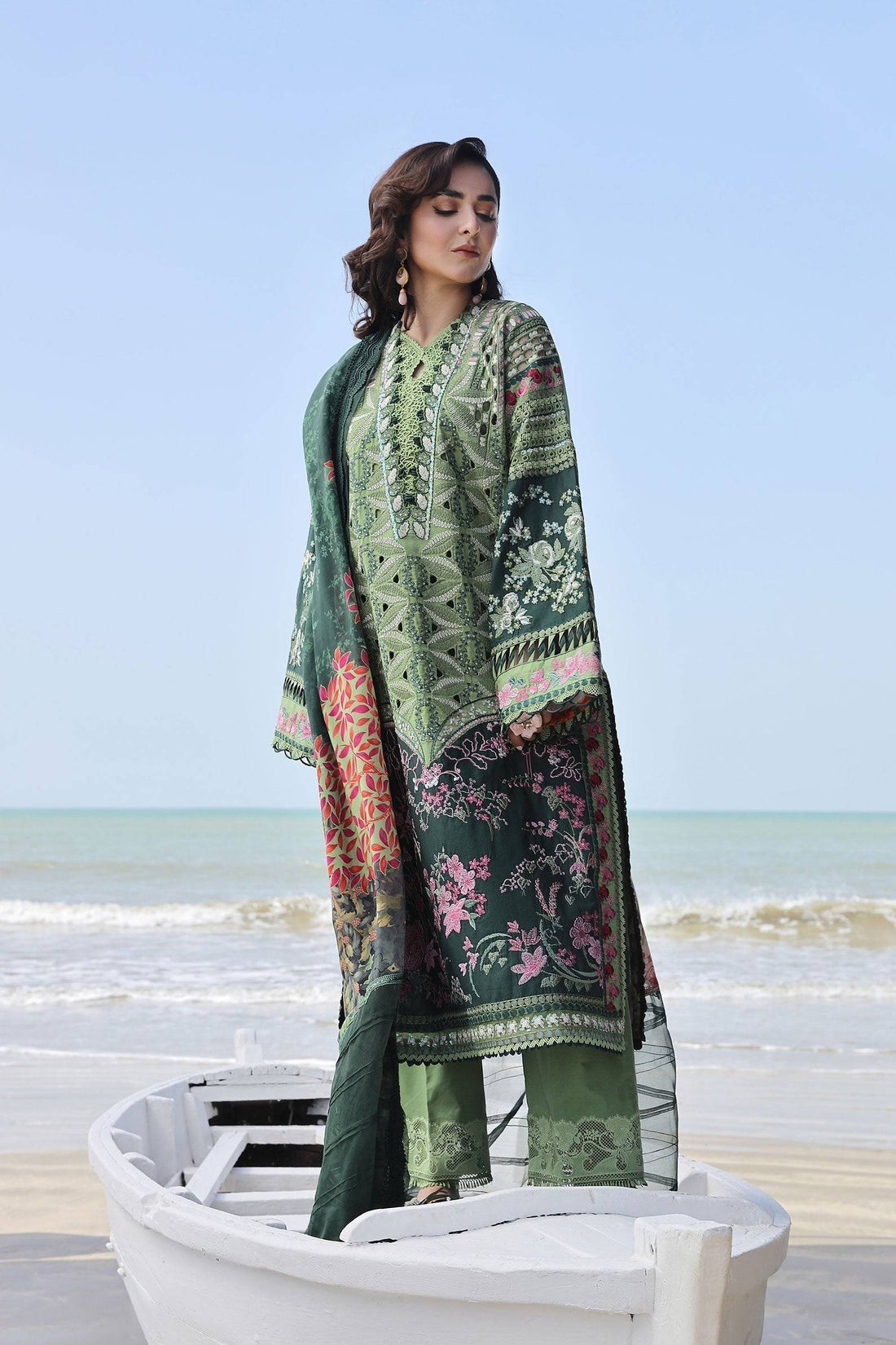 Maryam Hussain | Luxury Lawn 24 | GARDENIA - Pakistani Designer Dress - by Maryam Hussain | Type: Luxury - 100% Original at Saira Sultan