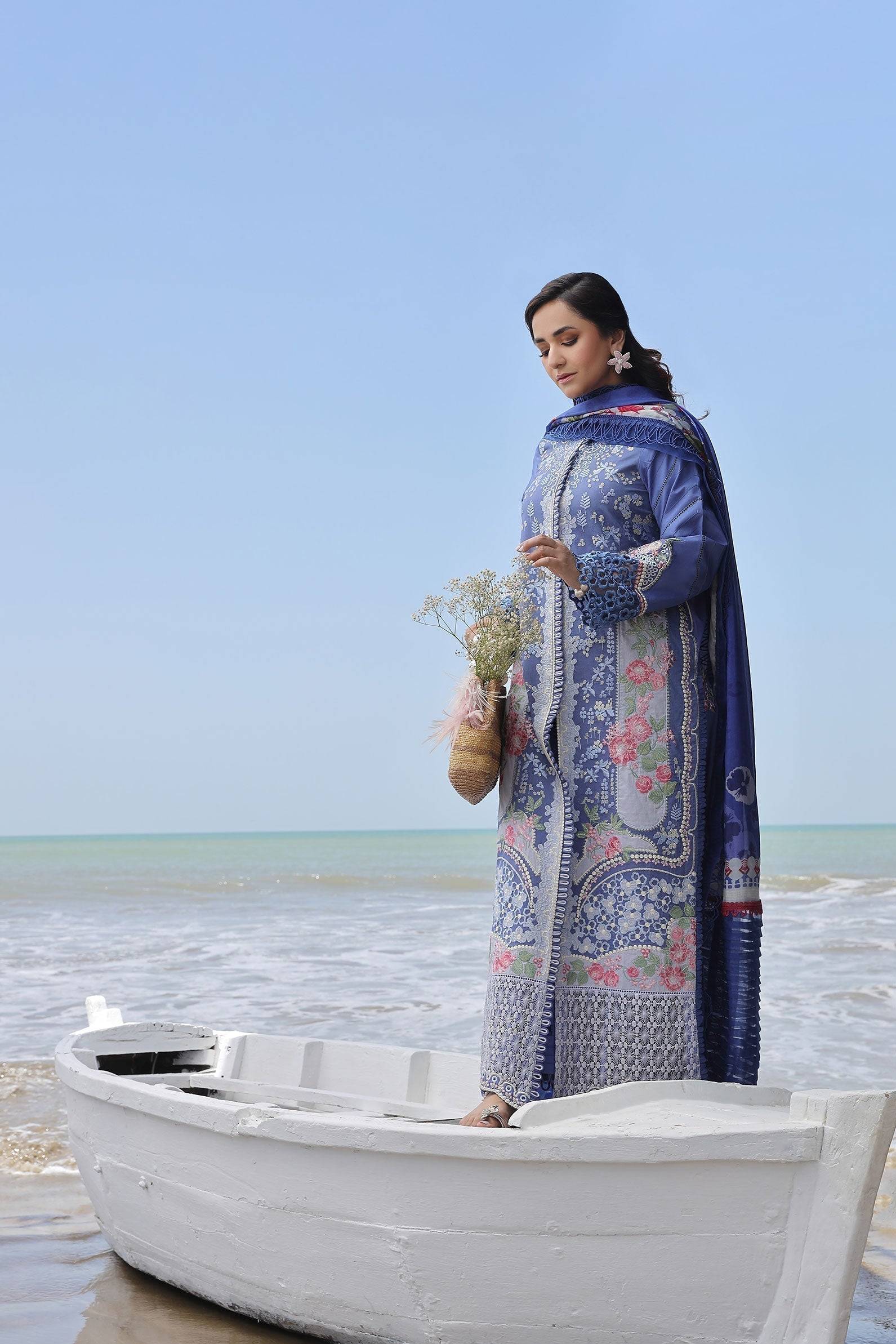 Maryam Hussain | Luxury Lawn 24 | AYRA - Pakistani Designer Dress - by Maryam Hussain | Type: Luxury - 100% Original at Saira Sultan