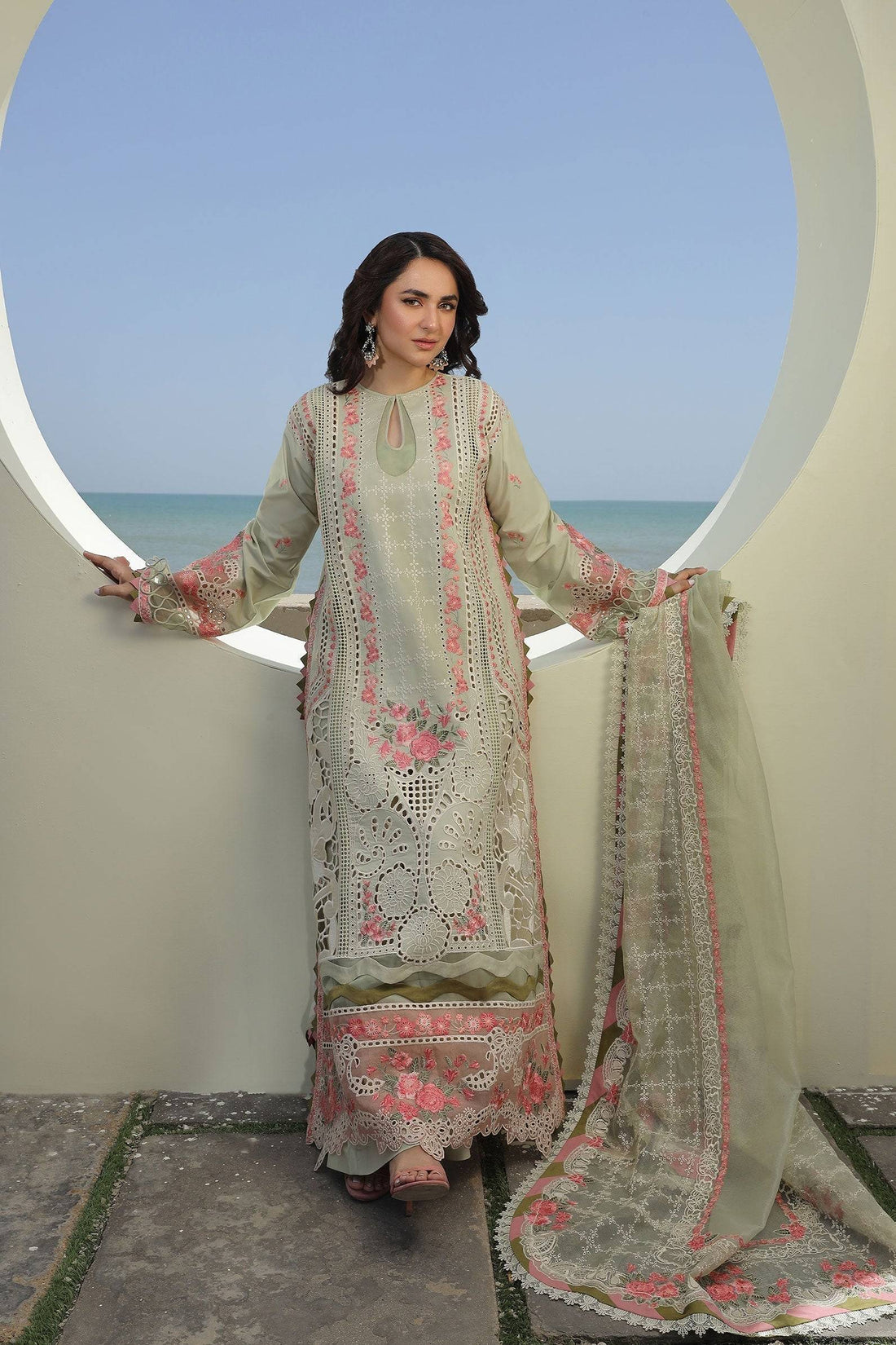 Maryam Hussain | Luxury Lawn 24 | HAVANA - Pakistani Designer Dress - by Maryam Hussain | Type: Luxury - 100% Original at Saira Sultan