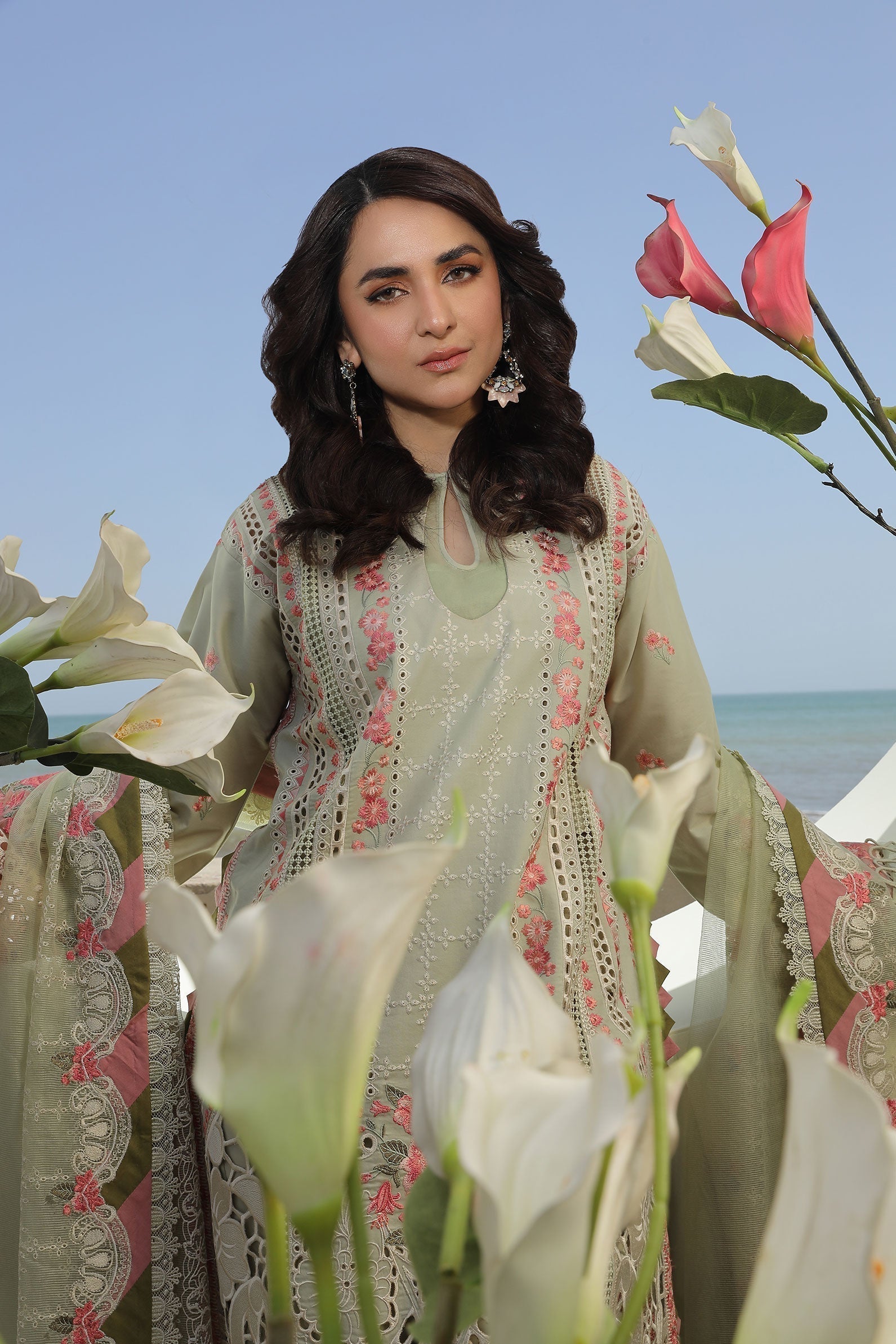Maryam Hussain | Luxury Lawn 24 | HAVANA - Pakistani Designer Dress - by Maryam Hussain | Type: Luxury - 100% Original at Saira Sultan