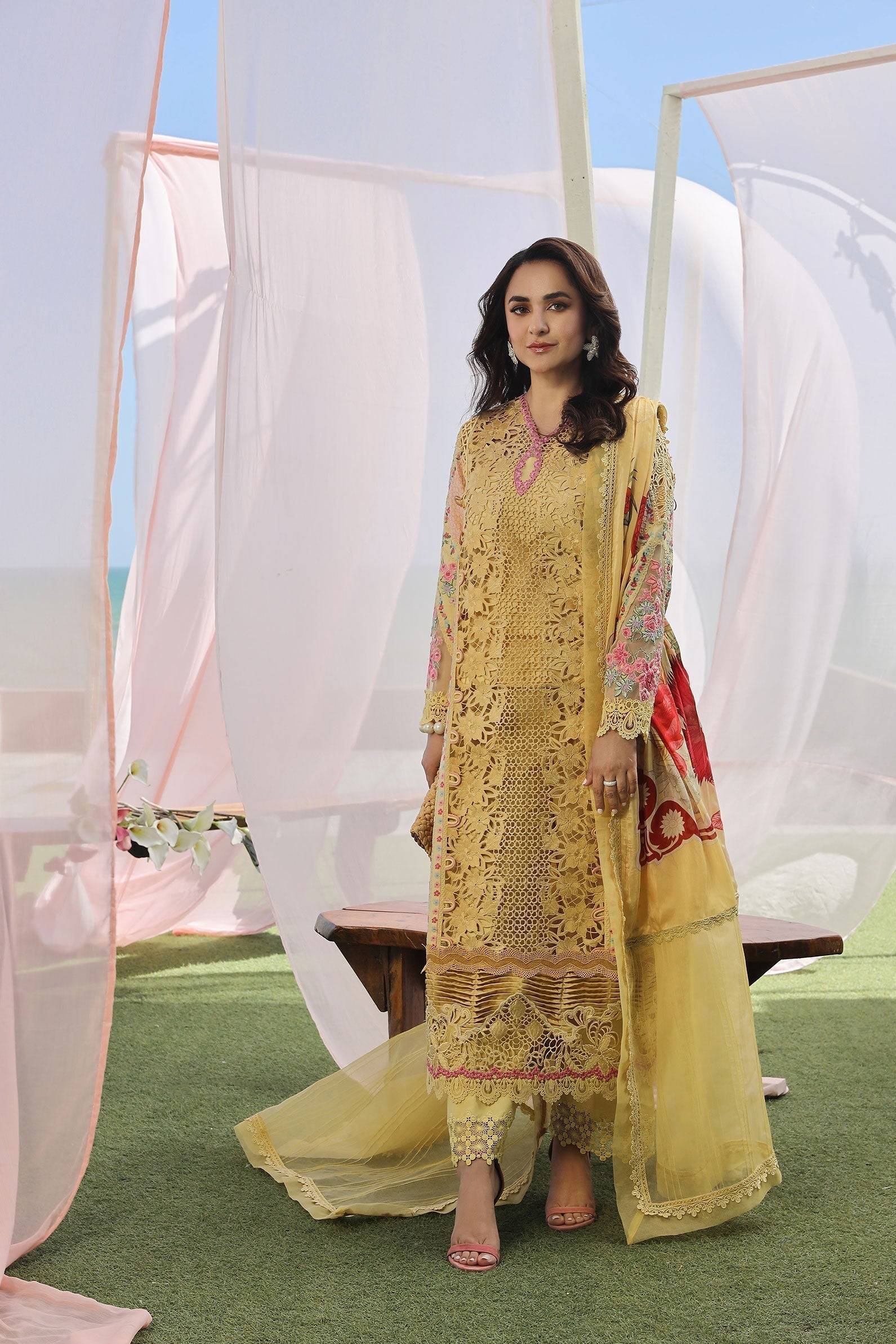 Maryam Hussain | Luxury Lawn 24 | TROPICA - Pakistani Designer Dress - by Maryam Hussain | Type: Luxury - 100% Original at Saira Sultan