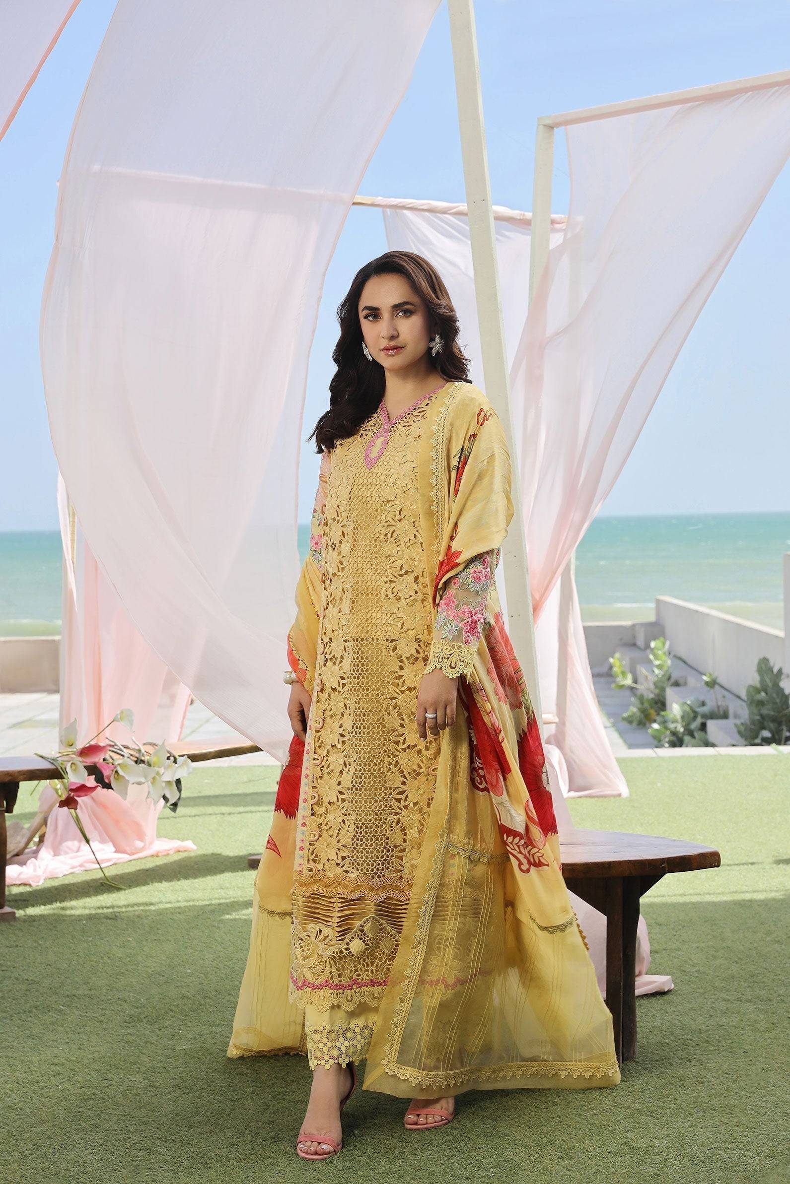 Maryam Hussain | Luxury Lawn 24 | TROPICA - Pakistani Designer Dress - by Maryam Hussain | Type: Luxury - 100% Original at Saira Sultan
