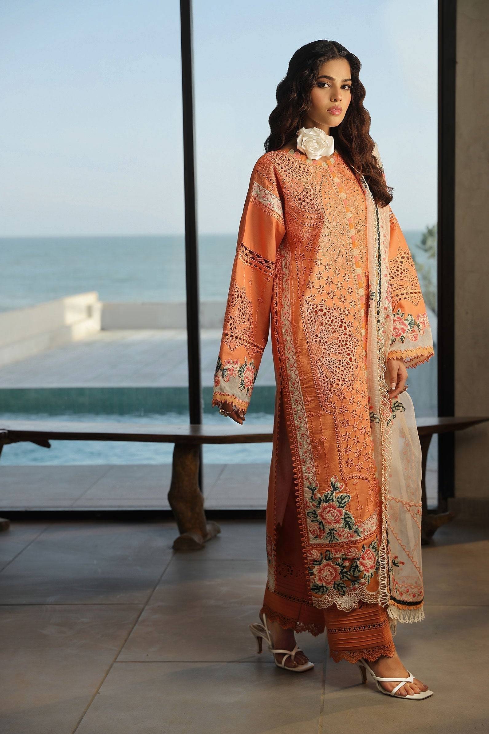 Maryam Hussain | Luxury Lawn 24 | XURI - Pakistani Designer Dress - by Maryam Hussain | Type: Luxury - 100% Original at Saira Sultan