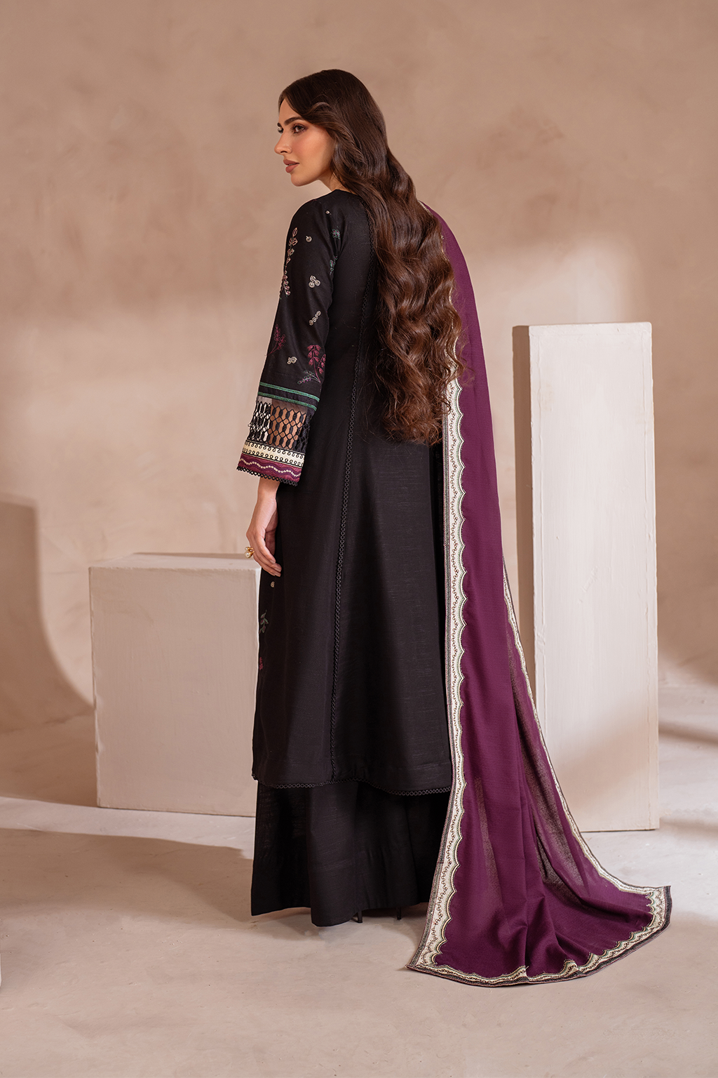 Iznik | Exclusive Winter | UE-363 XS Black Khaddar