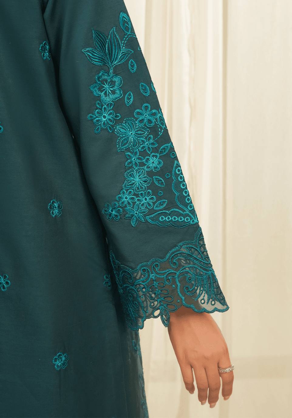 Zarqash | Tresor Luxury Lawn 24 | ZQT 0011 DINA - Pakistani Designer Dress - by Zarqash | Type: Luxury - 100% Original at Saira Sultan