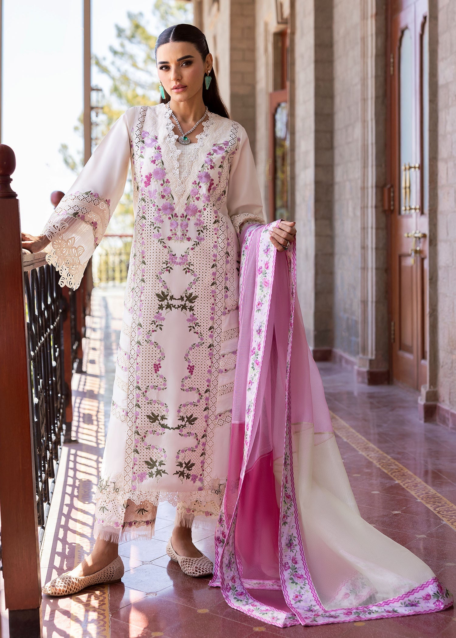 Saira Shakira | Bloom Lawn 25 | ZERENE 1-A XS Off White Lawn