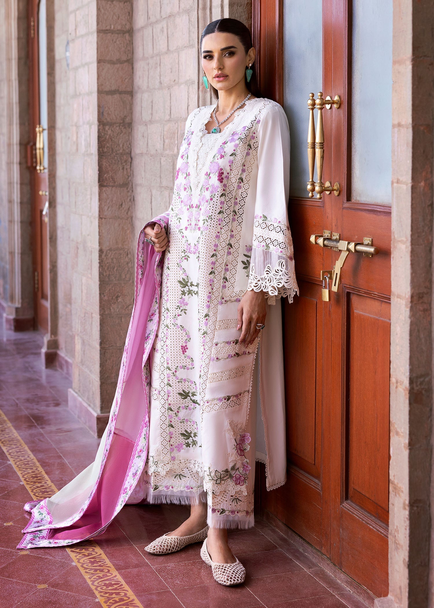 Saira Shakira | Bloom Lawn 25 | ZERENE 1-A L Off White Lawn