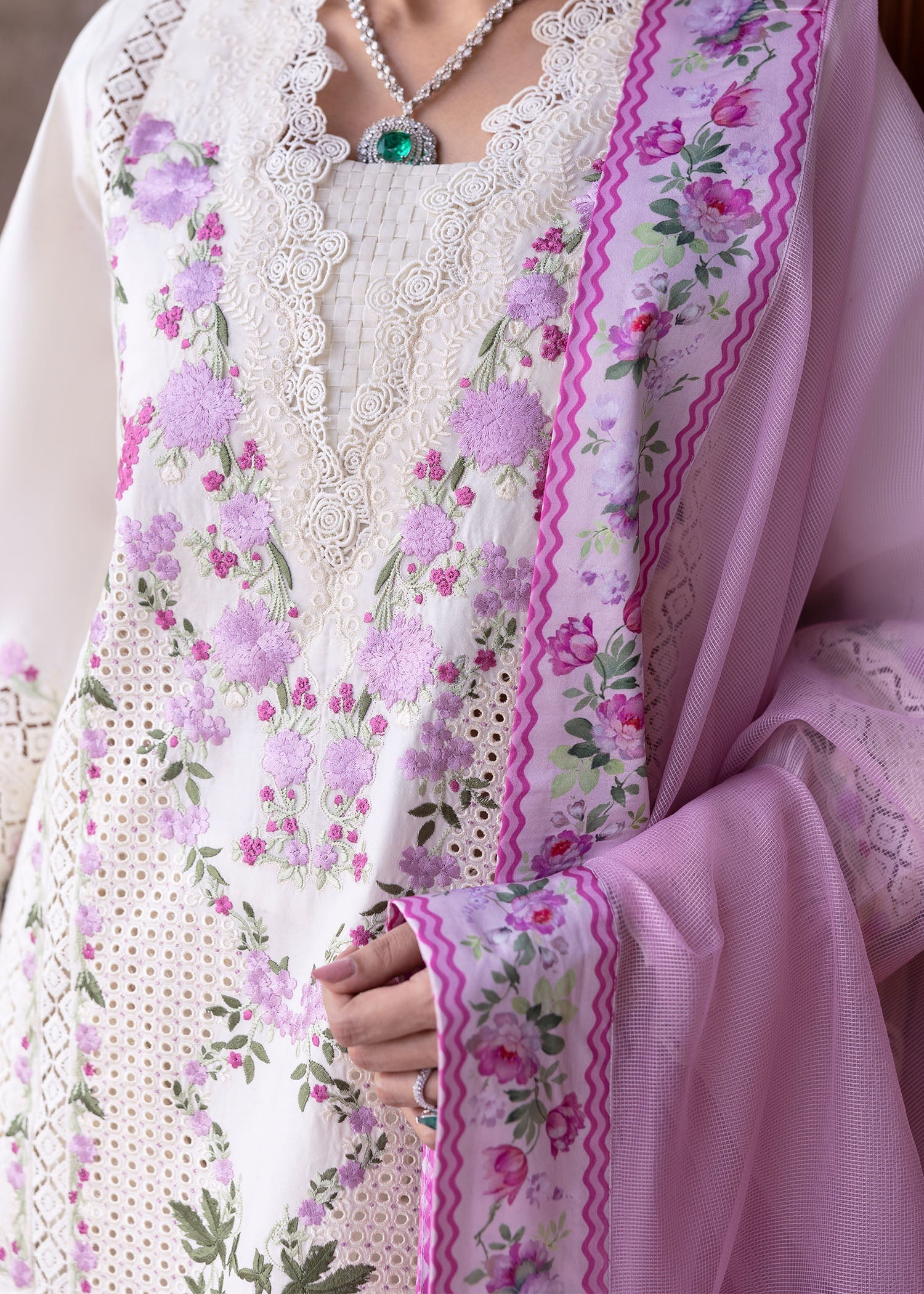 Saira Shakira | Bloom Lawn 25 | ZERENE 1-A M Off White Lawn