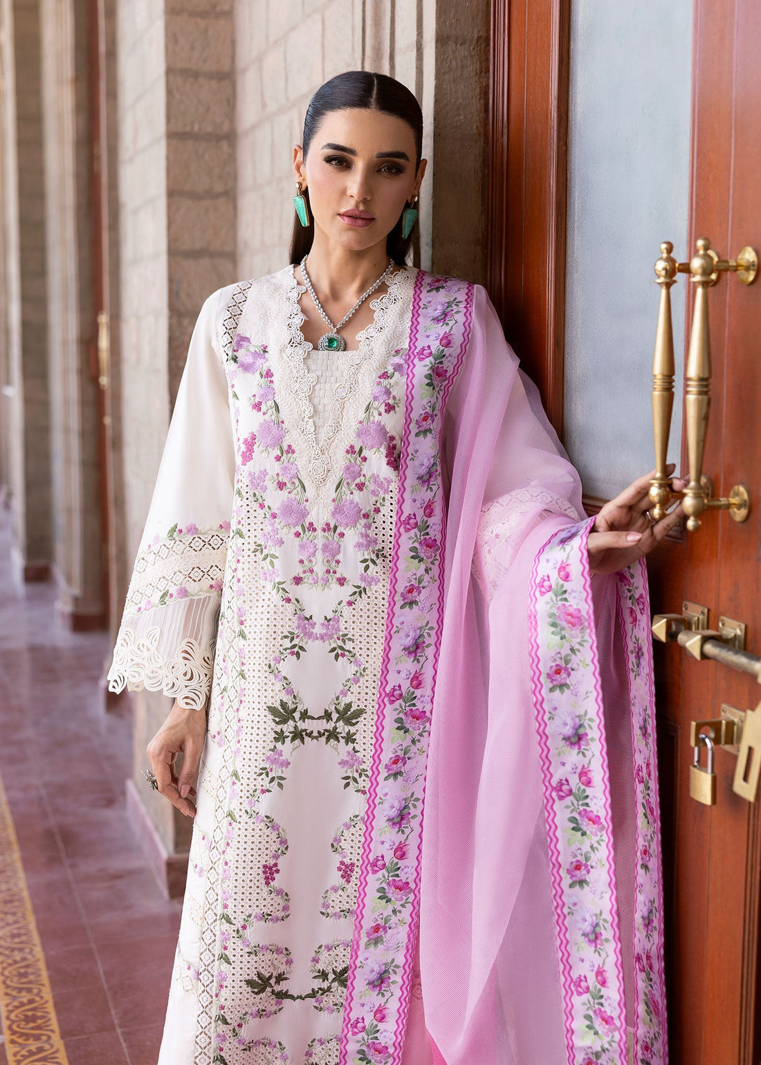 Saira Shakira | Bloom Lawn 25 | ZERENE 1-A XS Off White Lawn