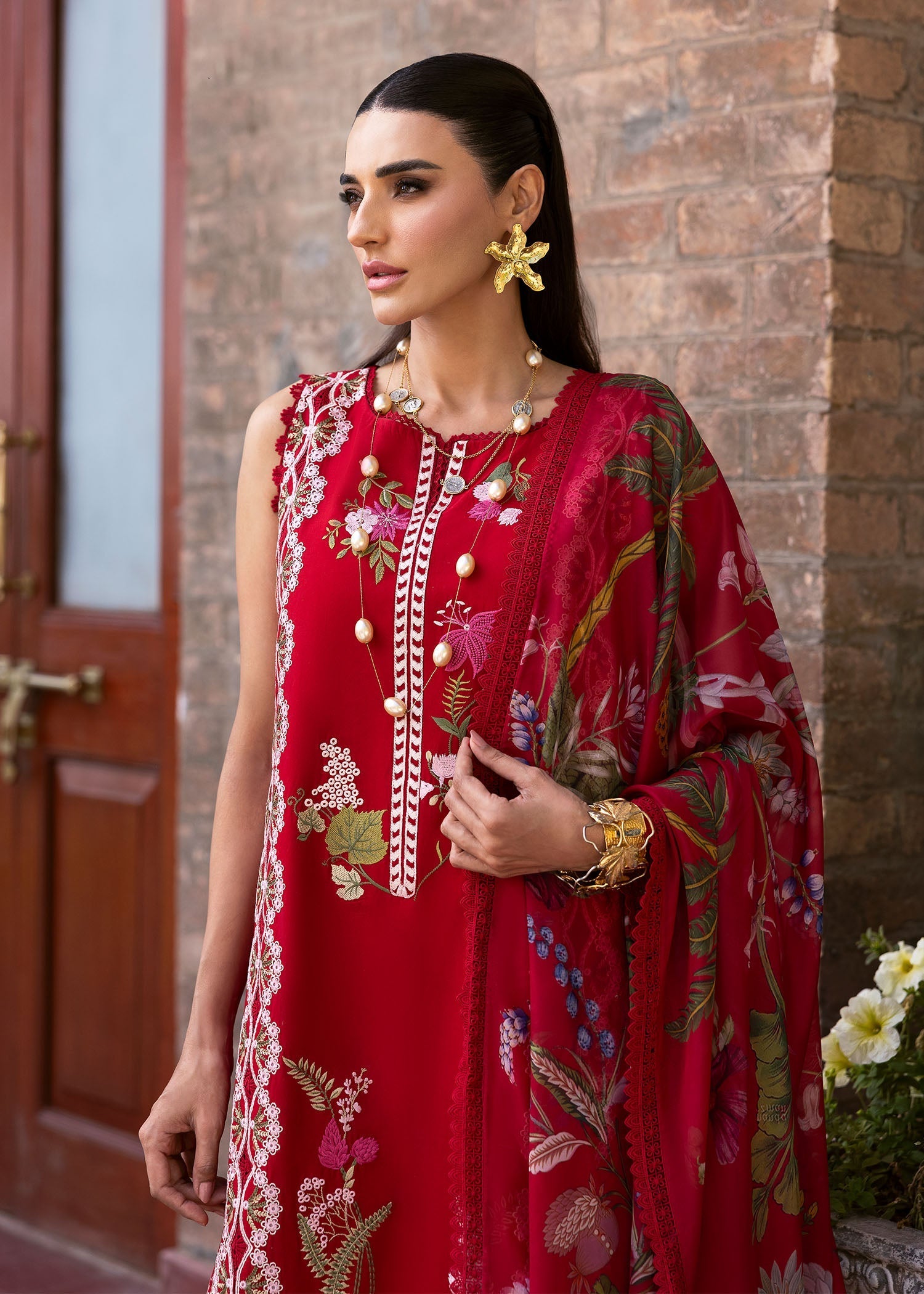 Saira Shakira | Bloom Lawn 25 | SAUVAGE 6-A L Red Lawn