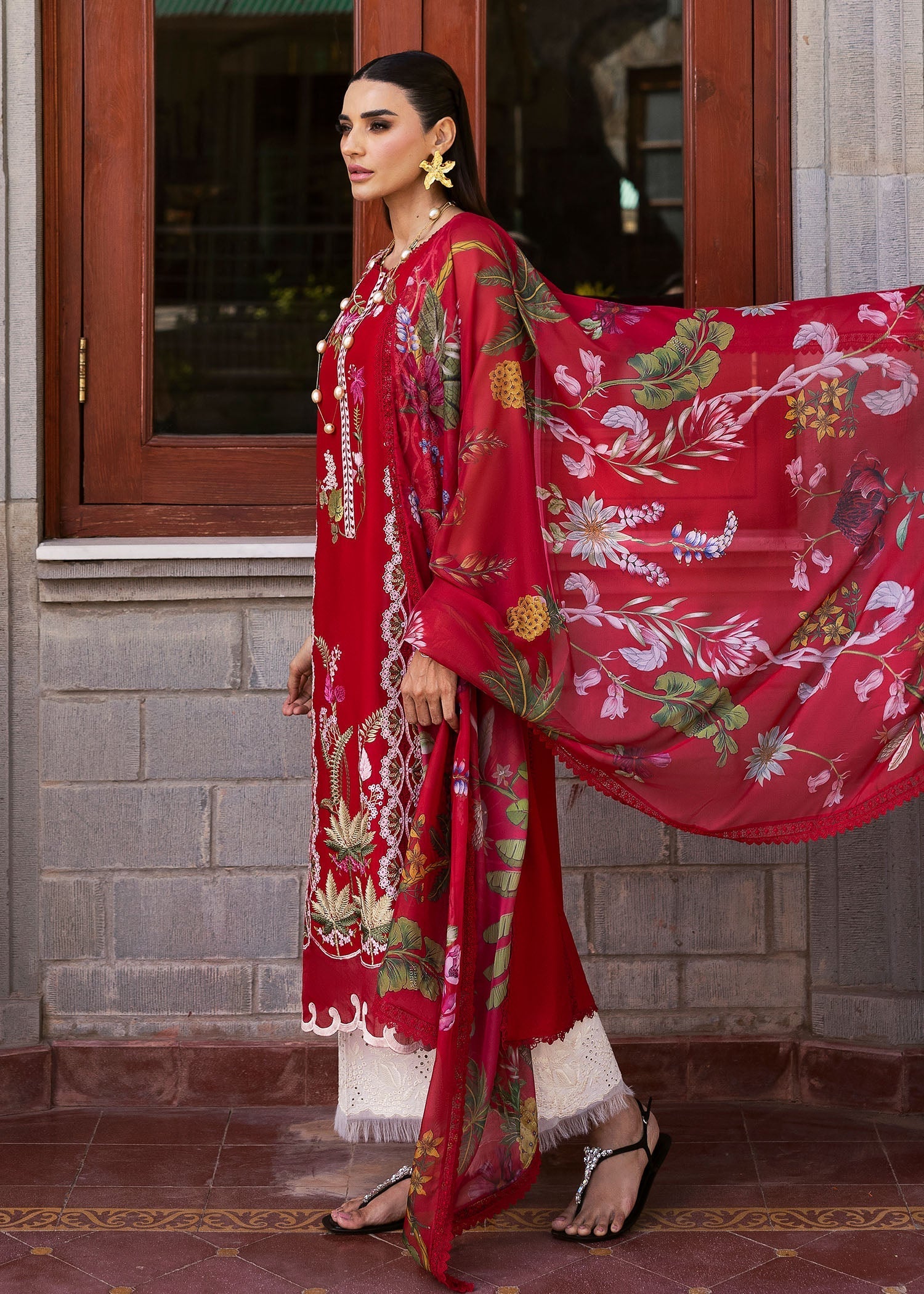 Saira Shakira | Bloom Lawn 25 | SAUVAGE 6-A M Red Lawn