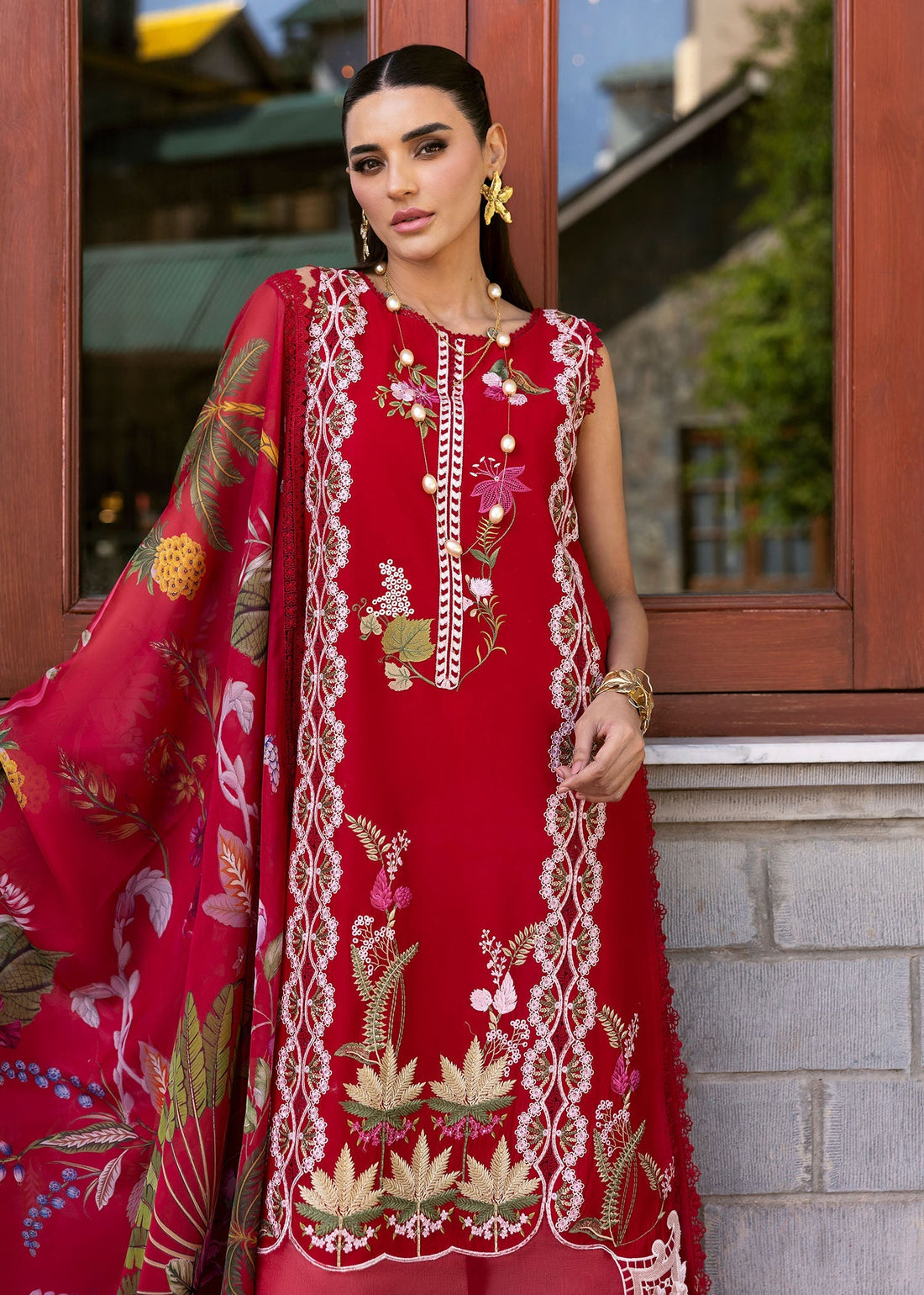 Saira Shakira | Bloom Lawn 25 | SAUVAGE 6-A XS Red Lawn