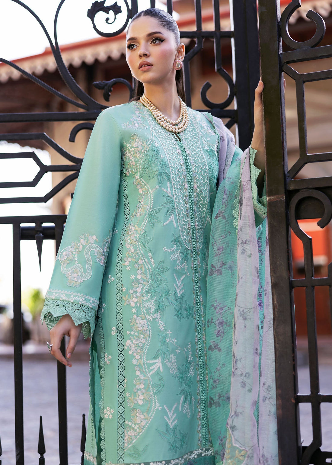 Saira Shakira | Bloom Lawn 25 | CHLOE 3-B XS Green Lawn