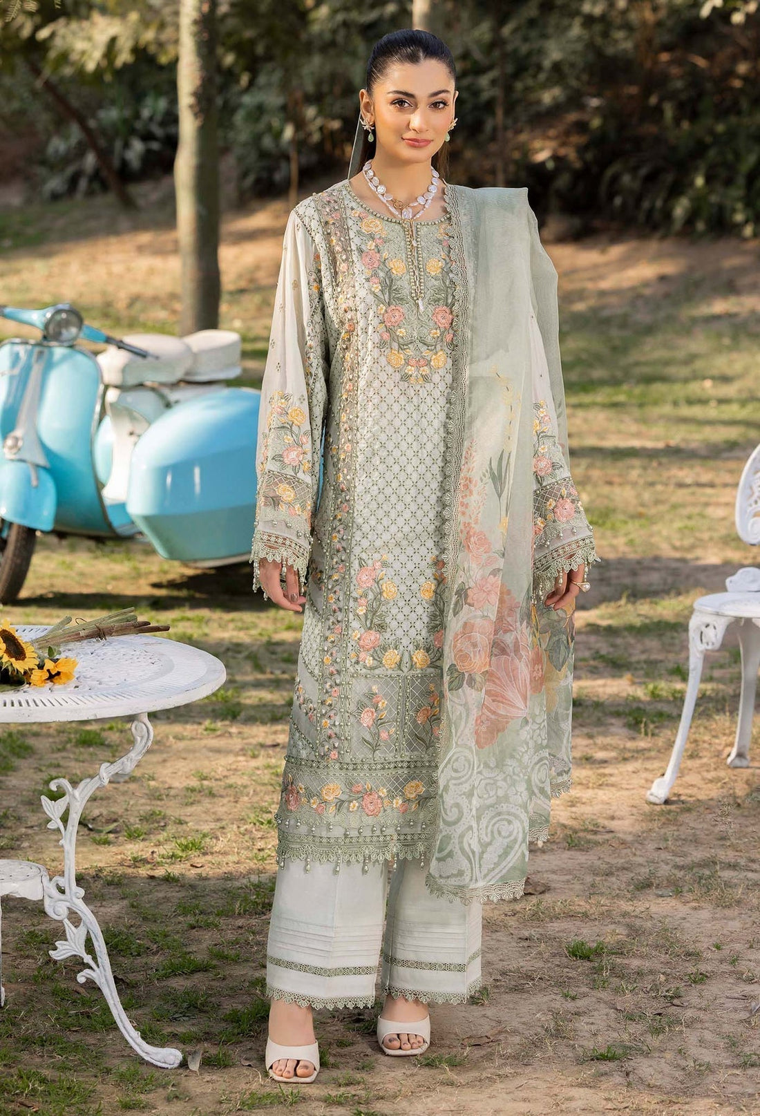 Adans Libas | Gul Rukh Lawn 25 | RUKH 2831 XS Pastel Gray Lawn