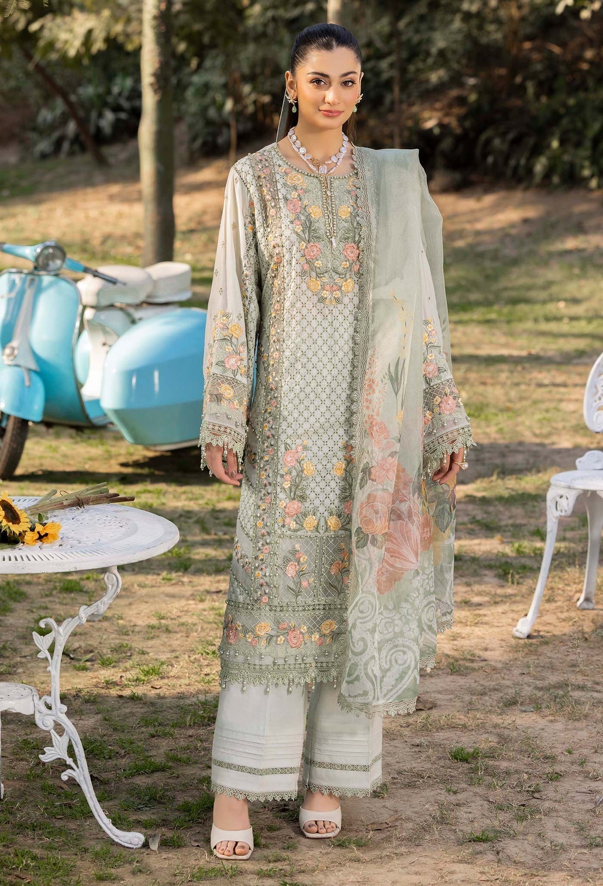 Adans Libas | Gul Rukh Lawn 25 | RUKH 2831 XS Pastel Gray Lawn