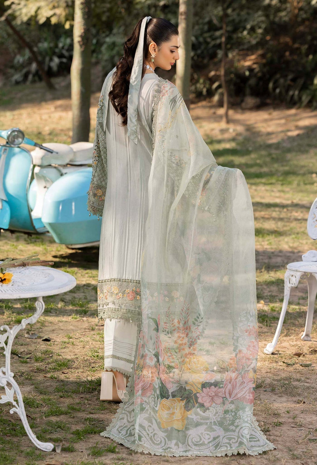 Adans Libas | Gul Rukh Lawn 25 | RUKH 2831 XS Pastel Gray Lawn