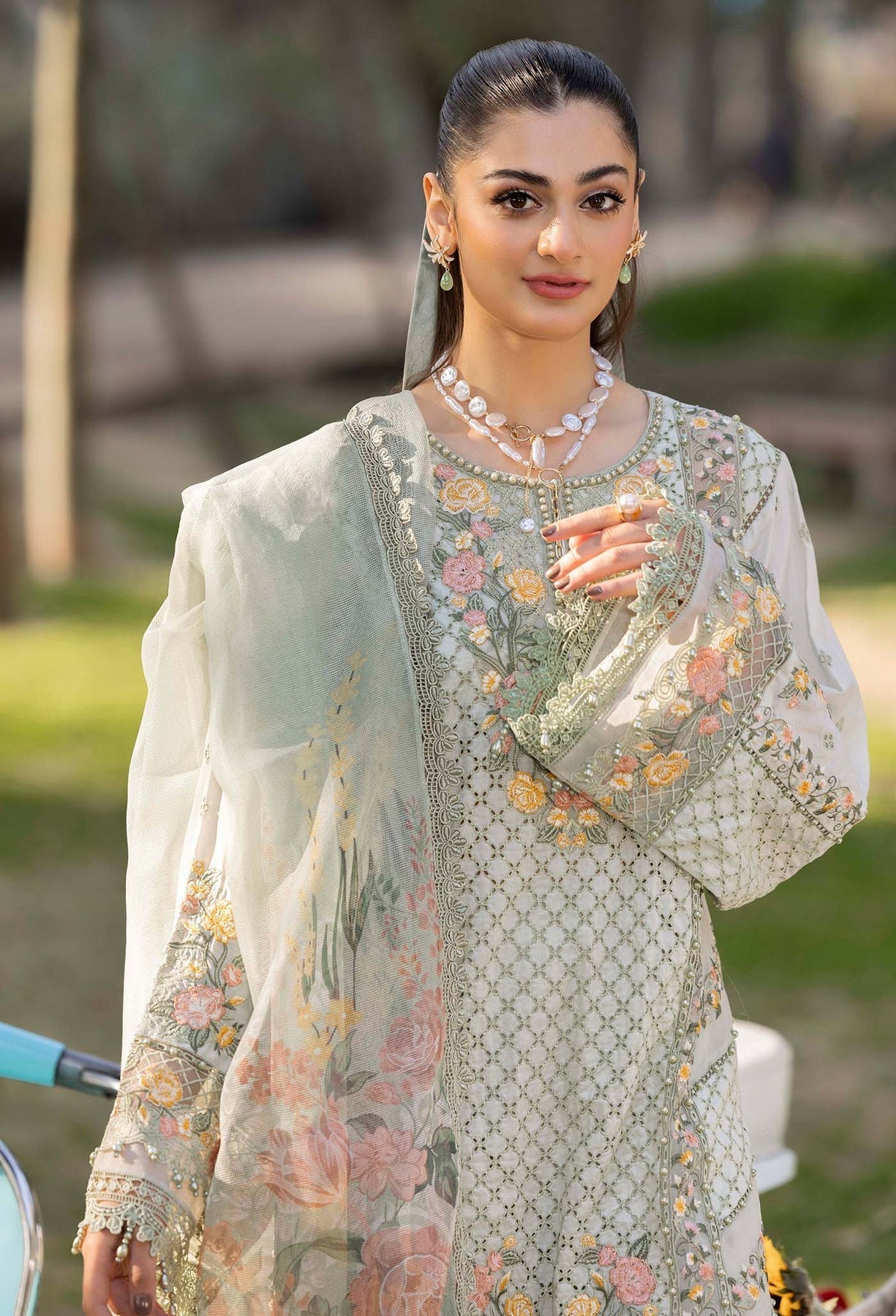 Adans Libas | Gul Rukh Lawn 25 | RUKH 2831 L Pastel Gray Lawn