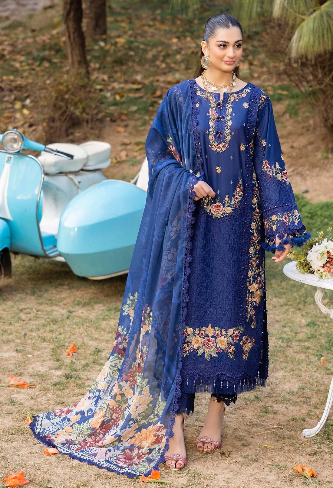 Adans Libas | Gul Rukh Lawn 25 | RUKH 2839 XS Blue Lawn