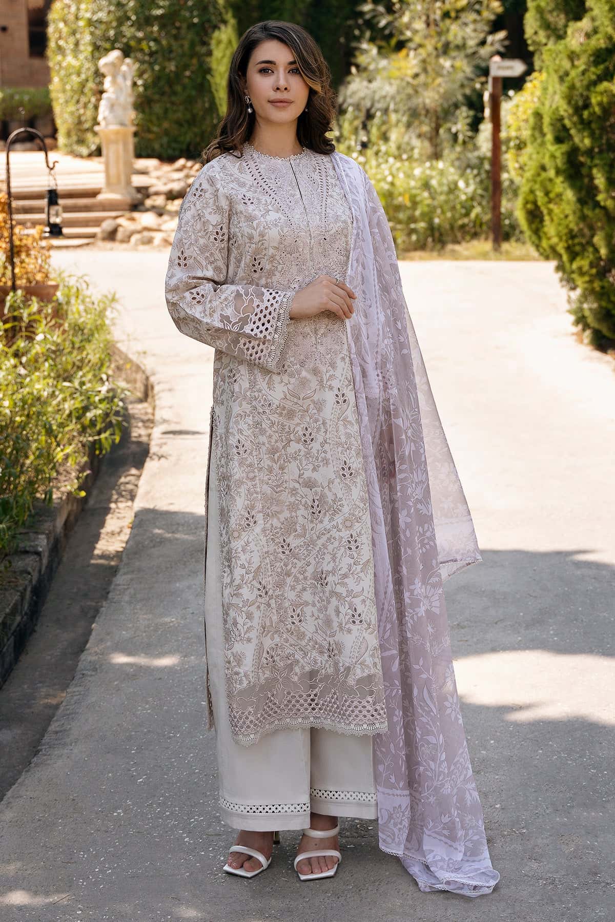Afrozeh | Damask The Holiday Edit 25 | Lunetta A XS Off White Lawn