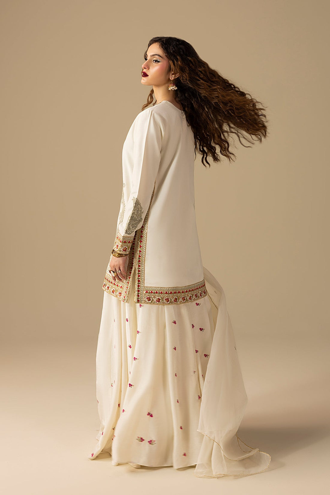 Erum Khan | Lillia Summer Edit | Dream Dust XS Off White Raw Silk