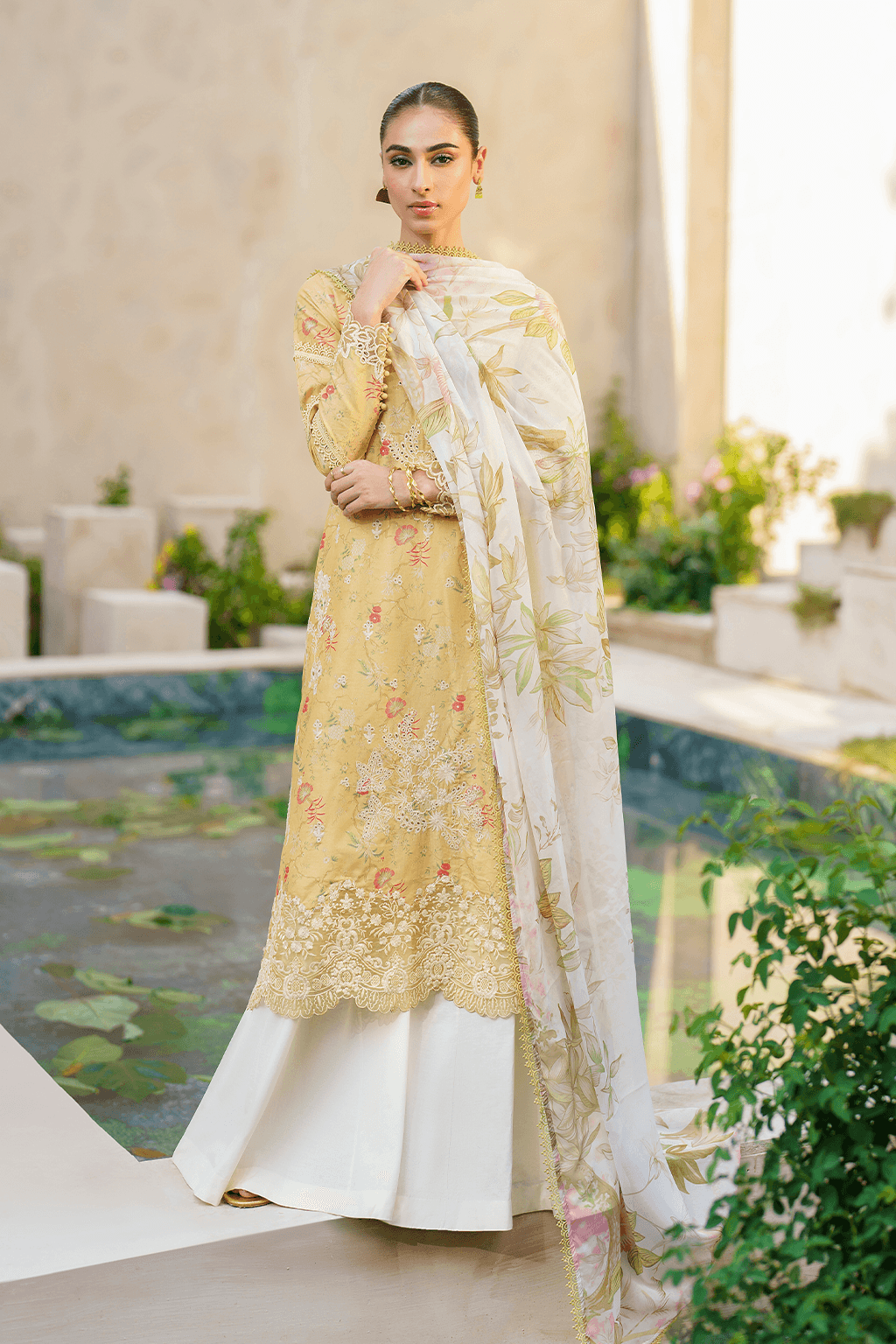 Iznik | Festive lawn 24 | SFL-09 - Pakistani Designer Dress - by Iznik | Type: Luxury - 100% Original at Saira Sultan